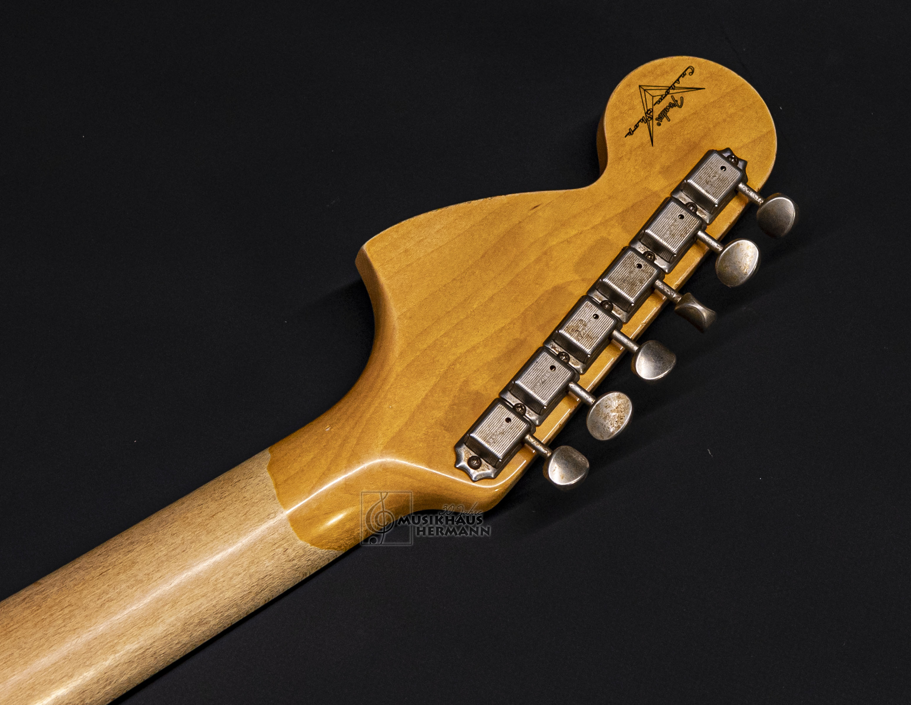 Show gallery (22 images) a9-1293 fender-custom-shop-michael-landau-1968-stratocaster-black