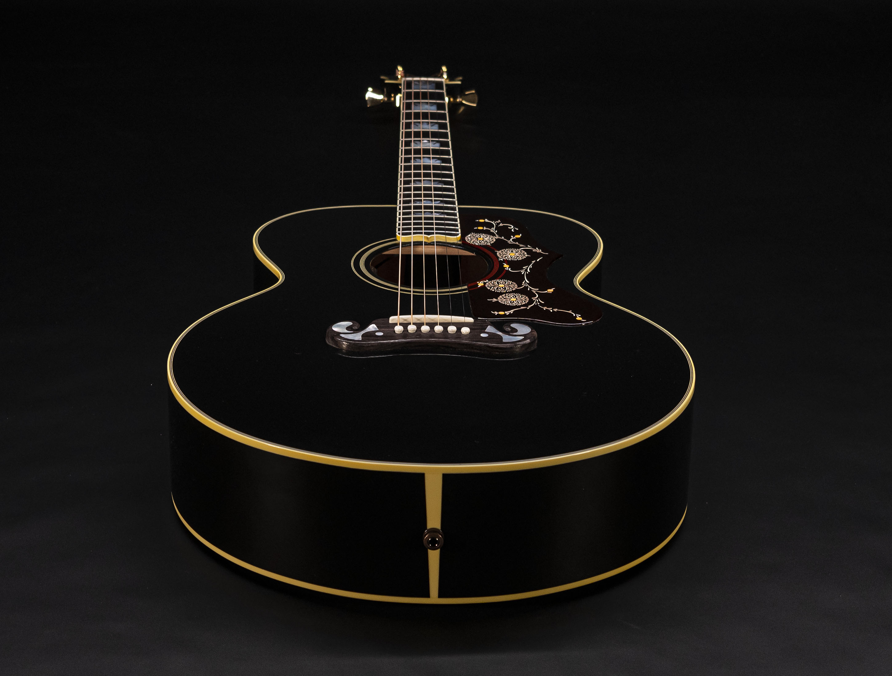 Show gallery (22 images) a110402 gibson-elvis-sj-200-signature-the-king-of-rock-and-roll-ebony