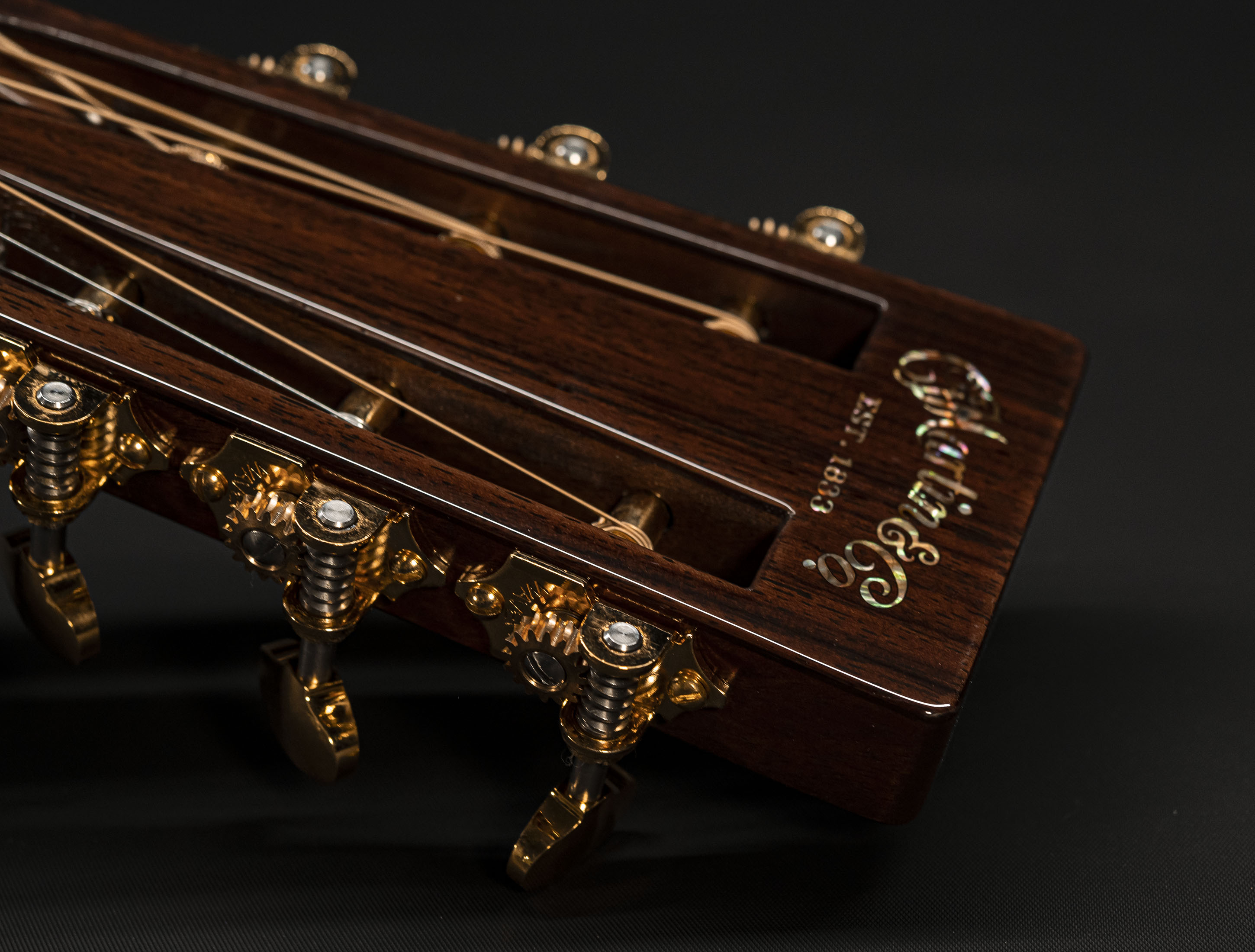 Galerie anzeigen (25 Bilder) a137281-martin-0012-28-12-fret-modern-deluxe-musikhaus-hermann