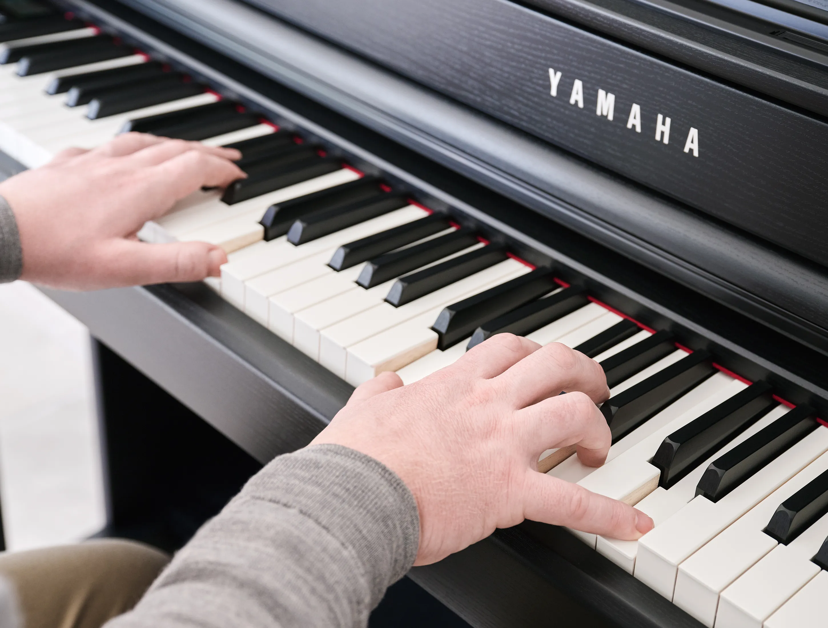 Show gallery (11 images) Yamaha CLP-845B Lifestyle 1 001