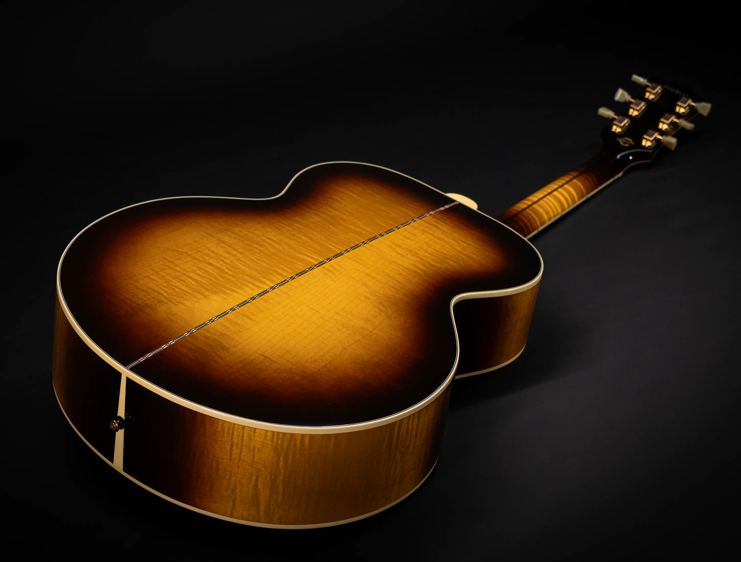 Galerie anzeigen (34 Bilder) a175844-Gibson-SJ-200-EARLY-50`s-Golden-Era-Custom-Shop-Adirondack-Vintage-Sunburst-Musikhaus-Hermann-