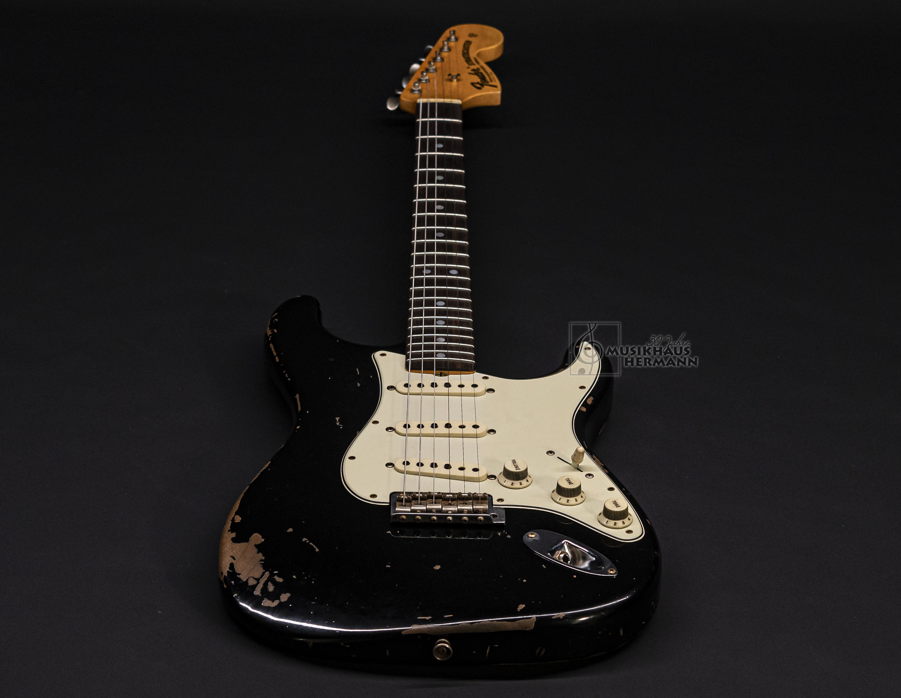 Show gallery (22 images) a9-1296 fender-custom-shop-michael-landau-1968-stratocaster-black