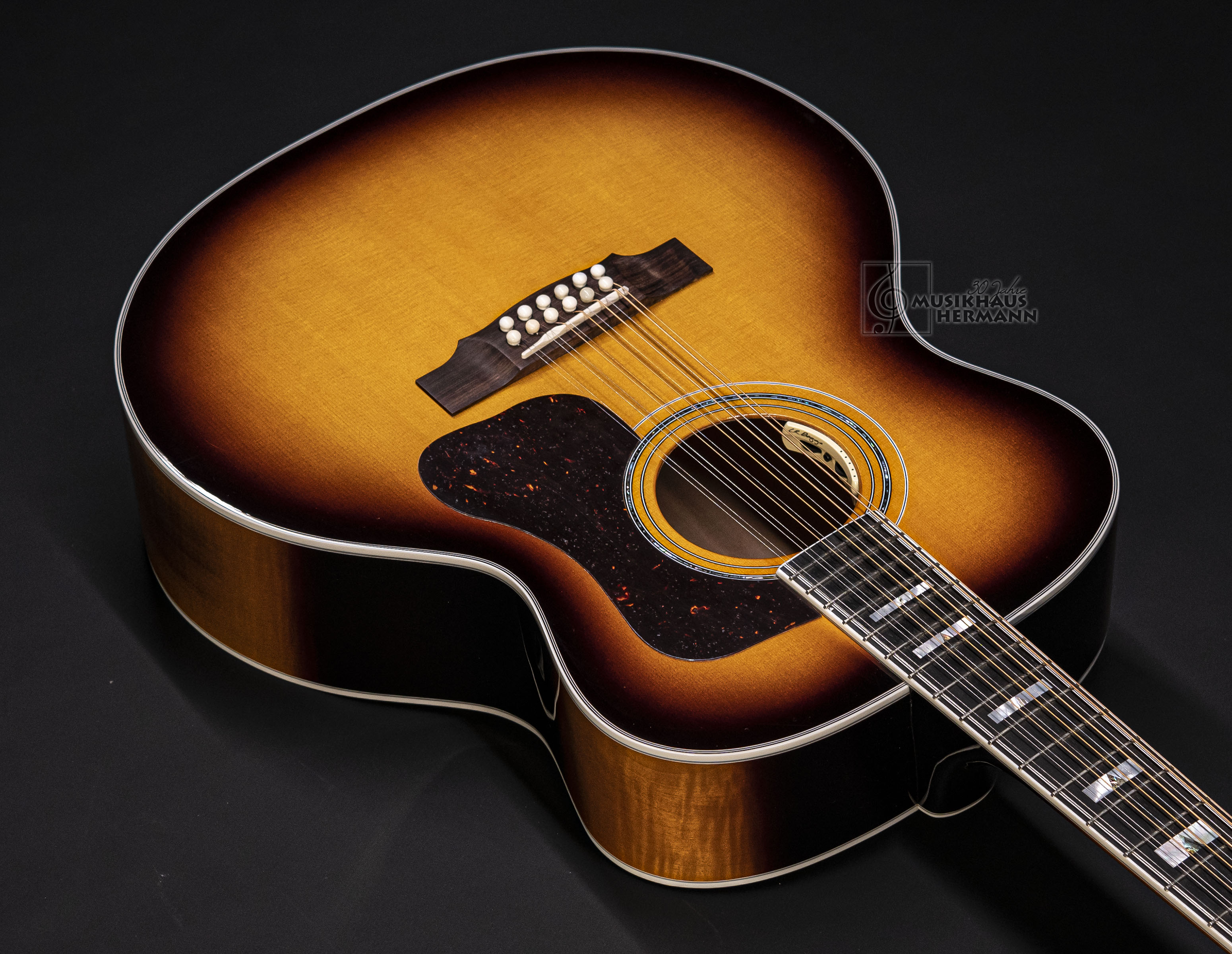 Galerie anzeigen (20 Bilder) a9-1368-guild-f512e-maple-atb