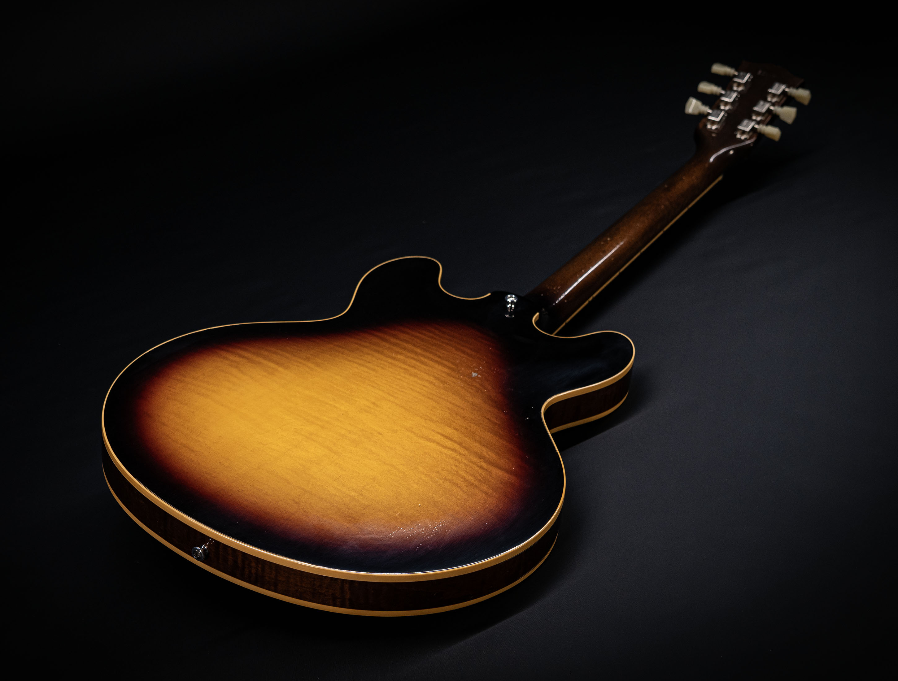 Galerie anzeigen (31 Bilder) a155093 Gibson-ES-335-1964-Custom-Shop-Murphy-Lab-Light-Aged-Figured-Maple-Antique-Vintage-Burst