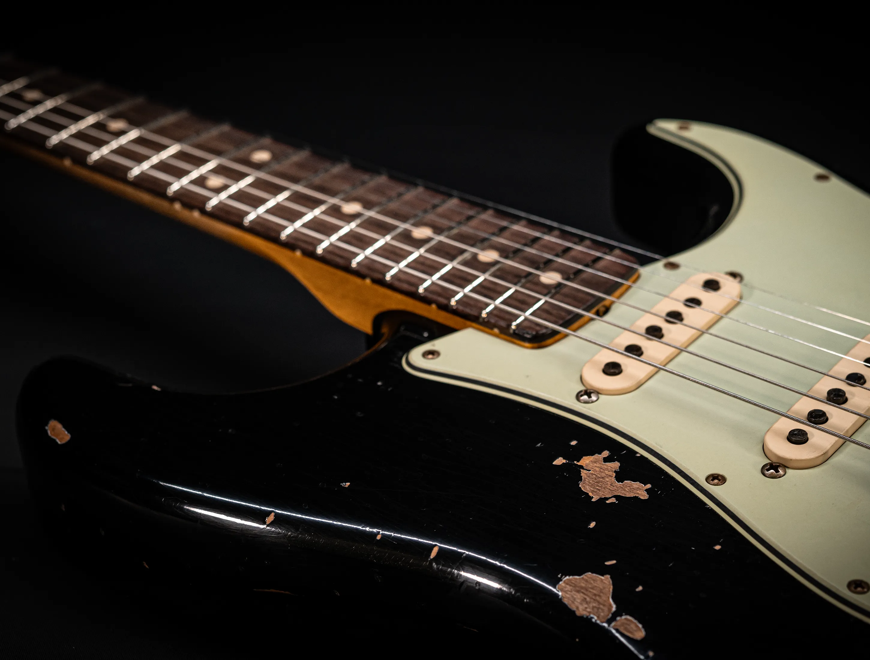 a173102Fender MBD Limited 1963 Humbucker Stratocaster Heavy Relic - Black Muikhaus-Hermann
