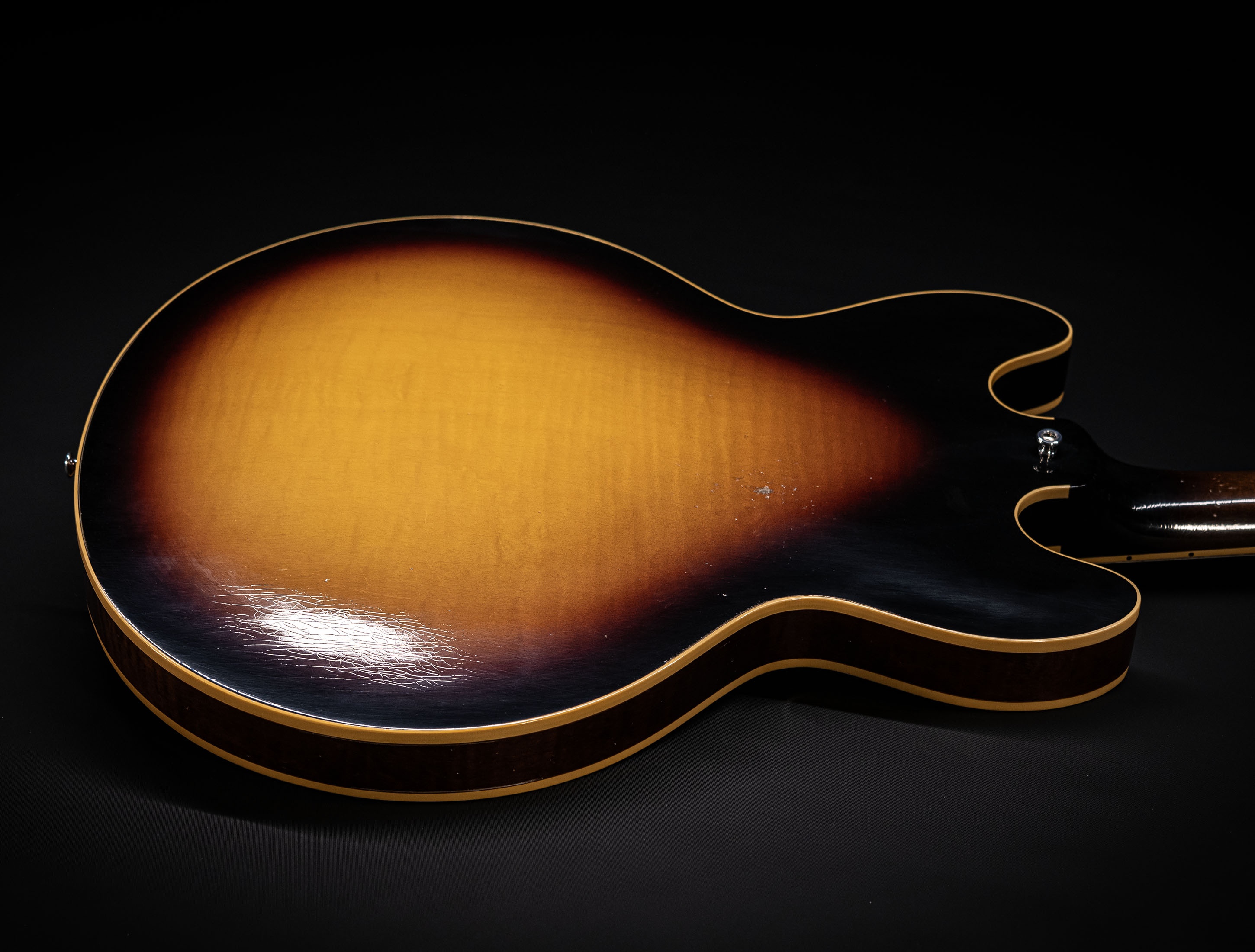 Galerie anzeigen (31 Bilder) a155094 Gibson-ES-335-1964-Custom-Shop-Murphy-Lab-Light-Aged-Figured-Maple-Antique-Vintage-Burst