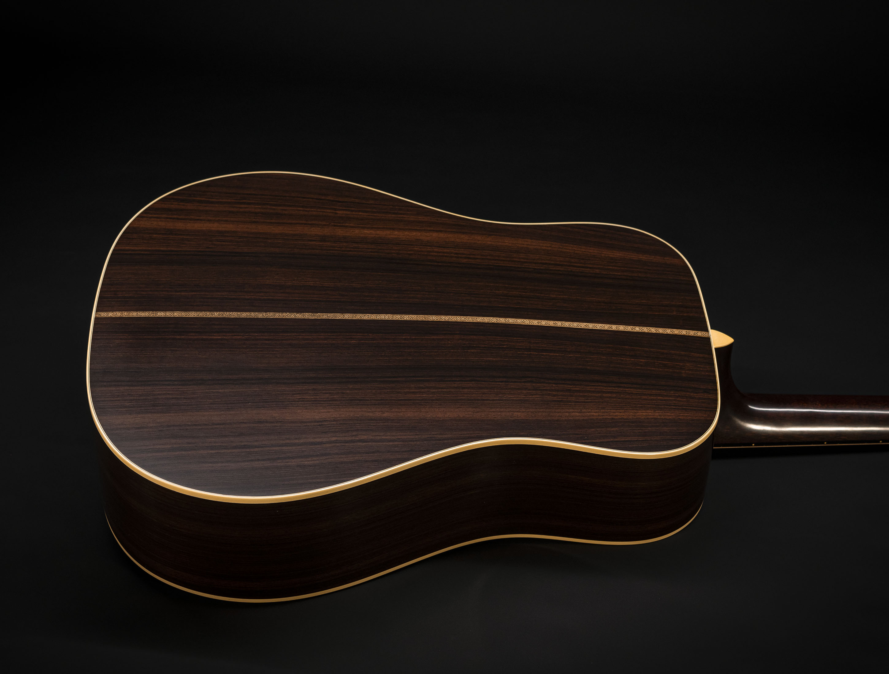 Show gallery (27 images) a134129 martin-custom-shop-d-28-authentic-1937-vintage-low-gloss-ambertone-burst-stage-1-aging