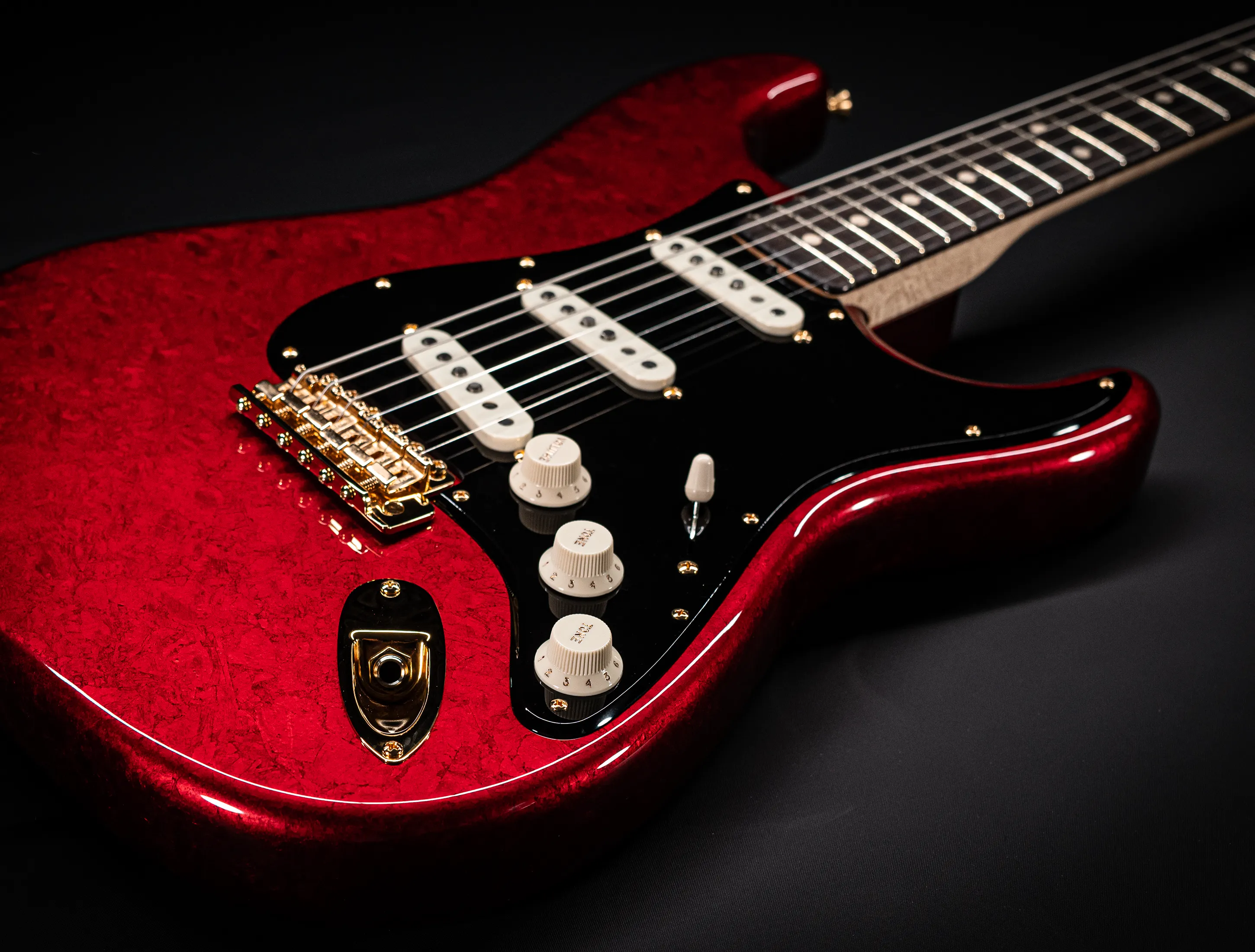 Fender Senior Masterbuilt Dale Wilson 1960 Stratocaster - Candy Apple Red Over 24K Gold Leaf