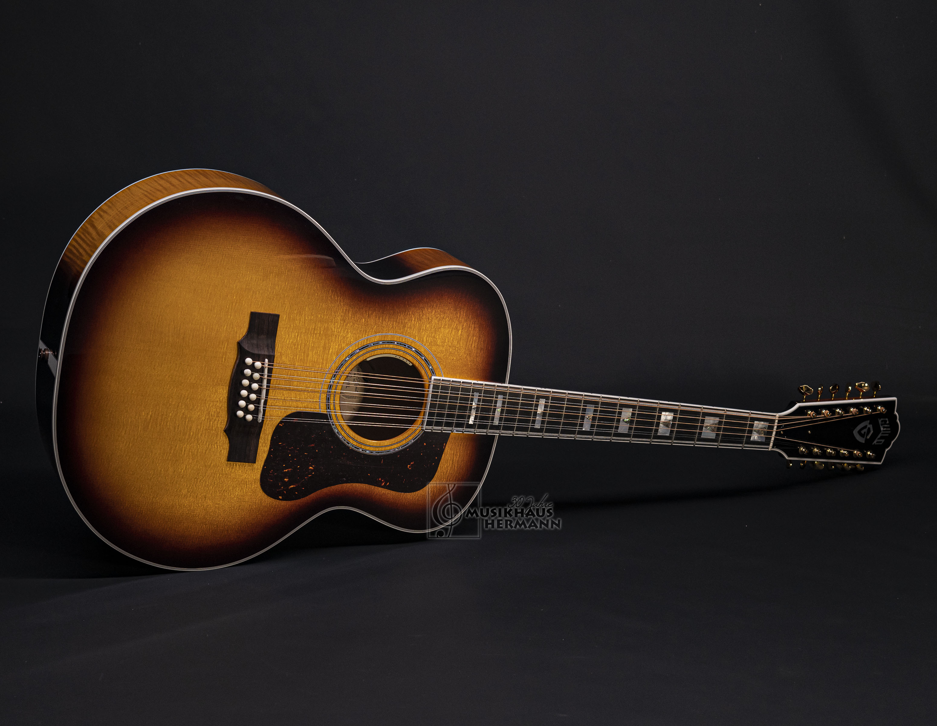 Galerie anzeigen (20 Bilder) a9-1376-guild-f512e-maple-atb