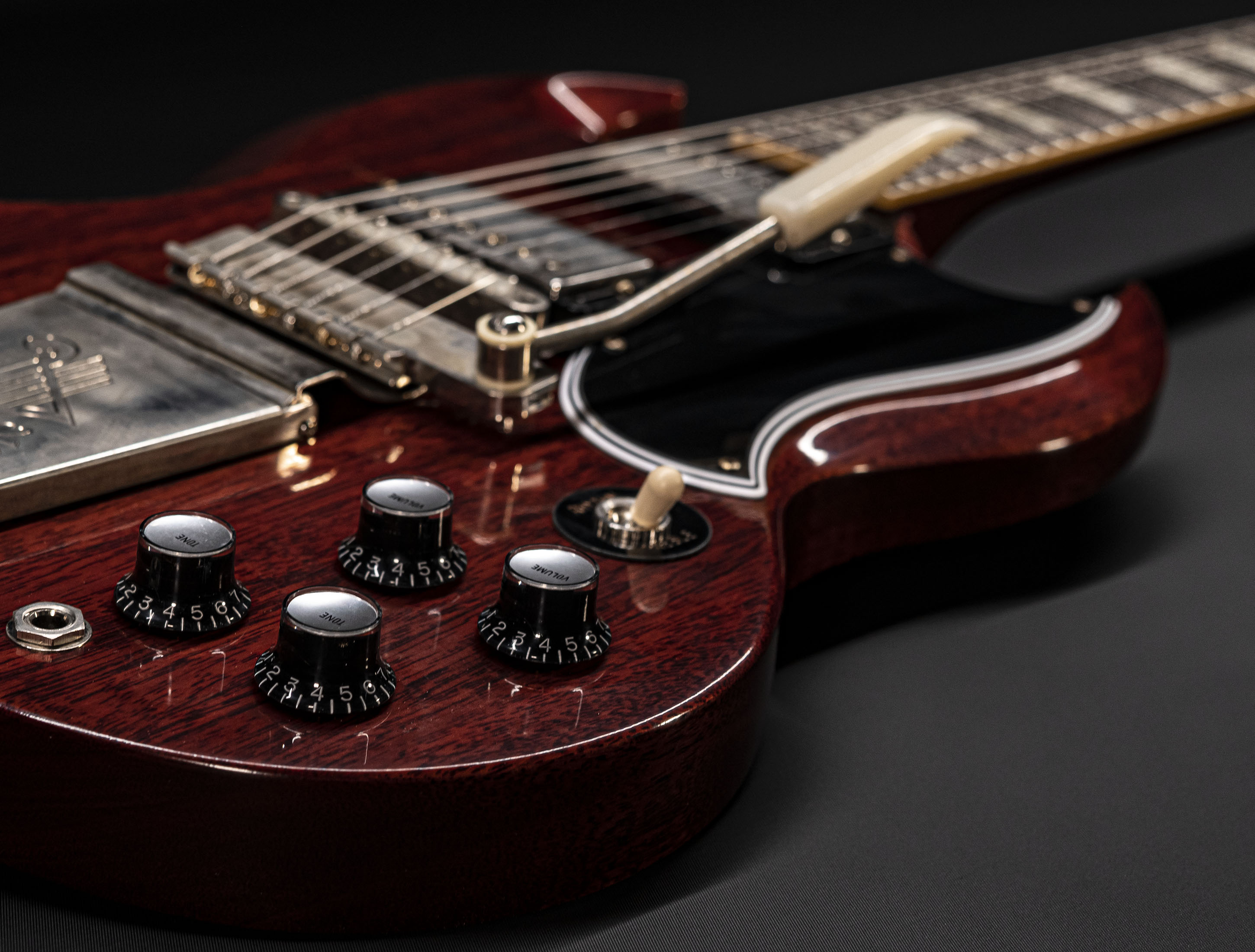 a128070-Gibson-SG-1964-Standard-Reissue-Maestro-Vibrola-VOS-Cherry-Red a128070-gibson-sg-1964-standard-reissue-maestro-vibrola-vos-cherry-red