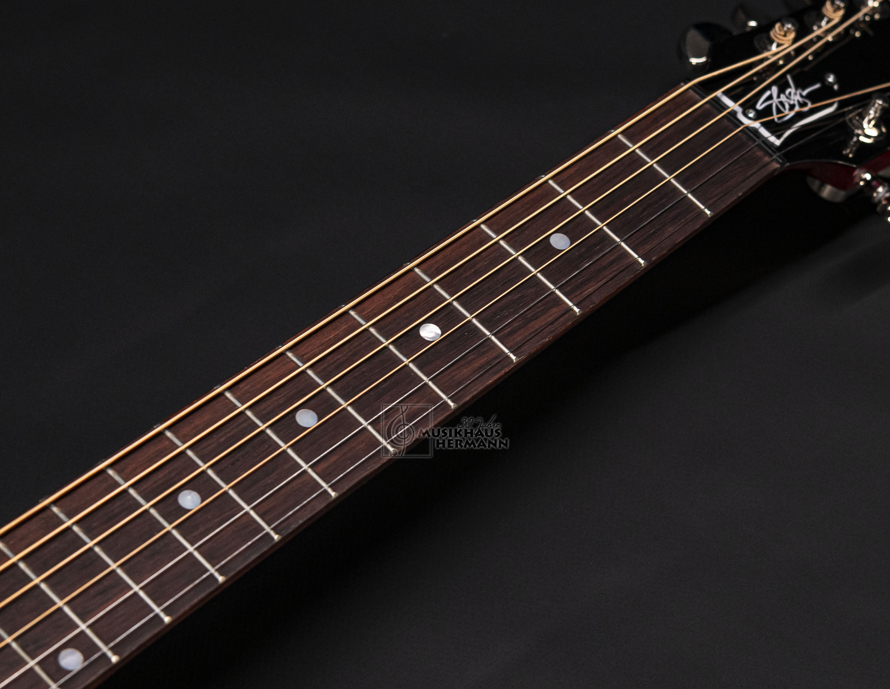Galerie anzeigen (19 Bilder) a9-1754 gibson-j-45-slash-signature-vermillion-burst