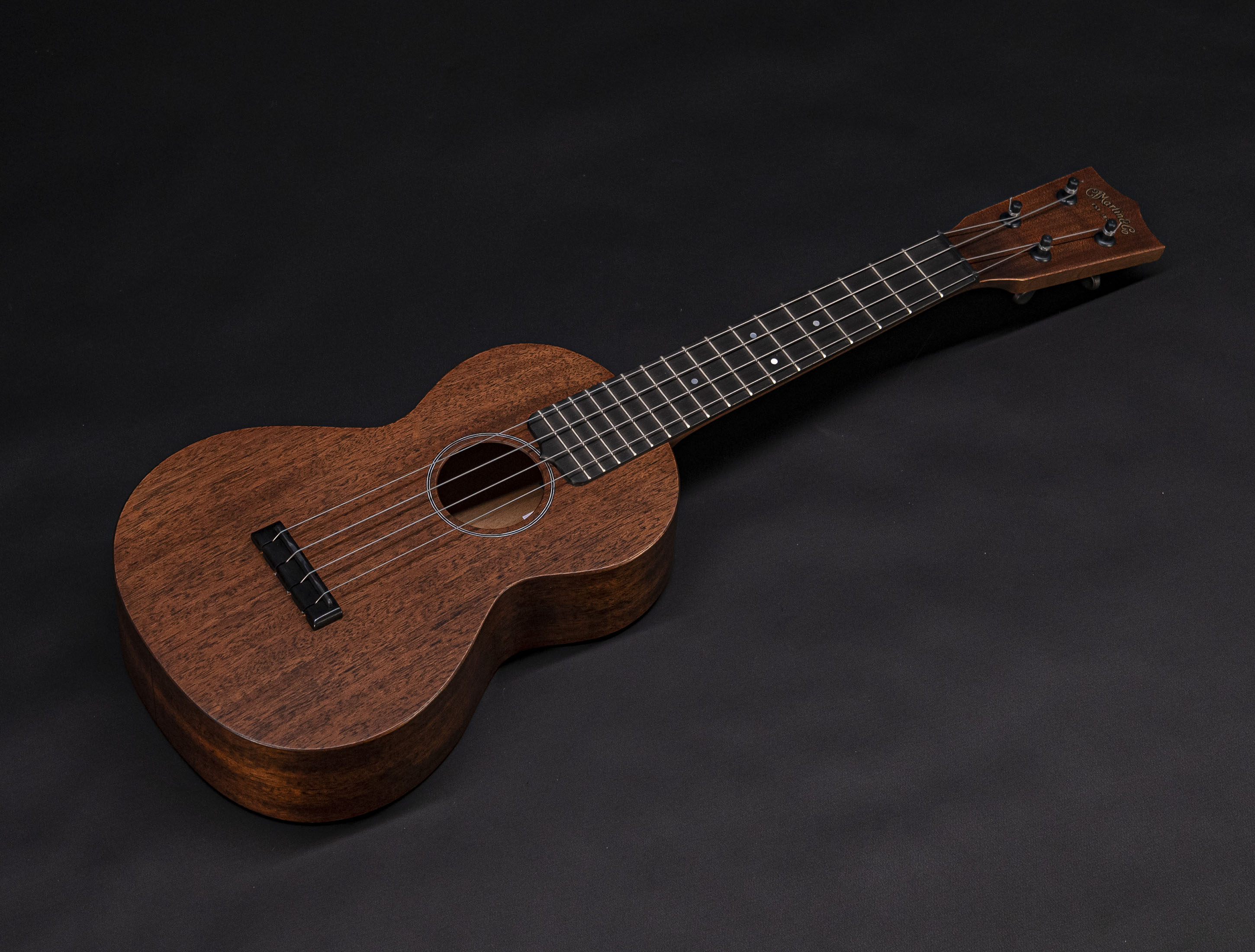 Galerie anzeigen (17 Bilder) a10-8942-martin-concert-fsc-uke-ukulele