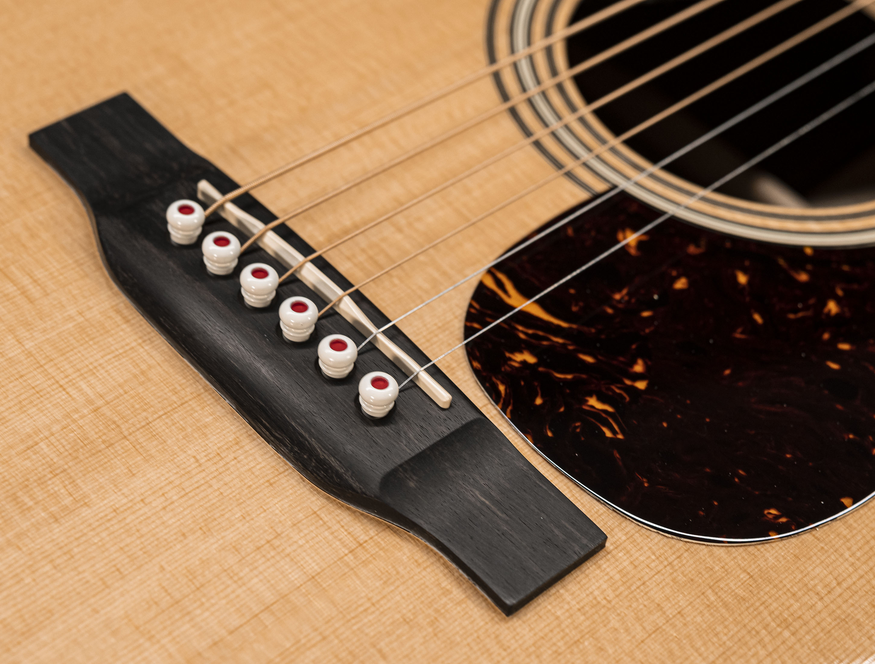 Show gallery (26 images) a142814 Martin-OM-28E-Modern-Deluxe-mit-Tonabnehmer