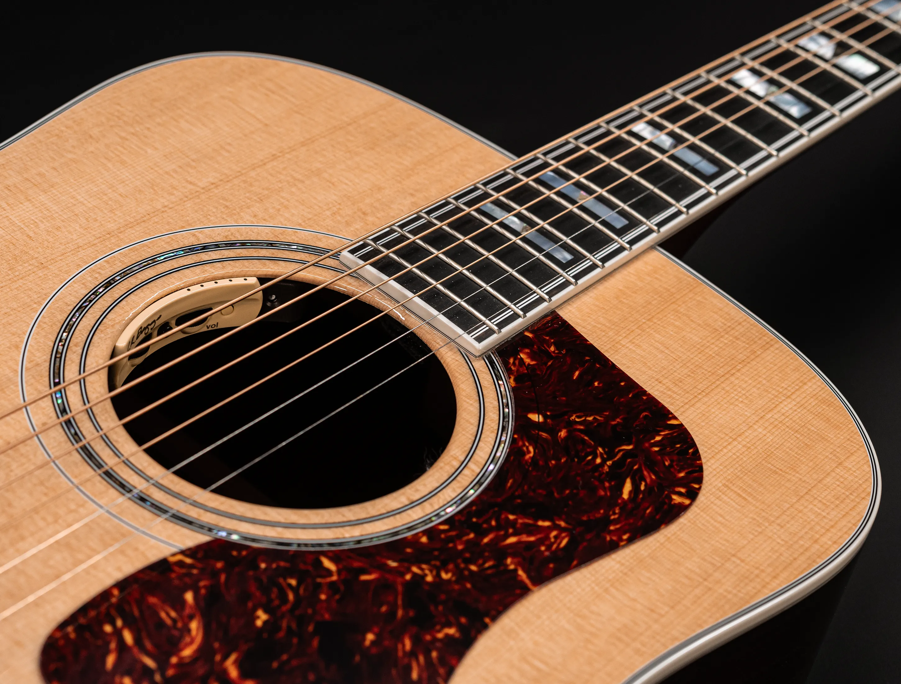 Galerie anzeigen (27 Bilder) a161204 Guild D-55E Natural L.R.Baggs USA