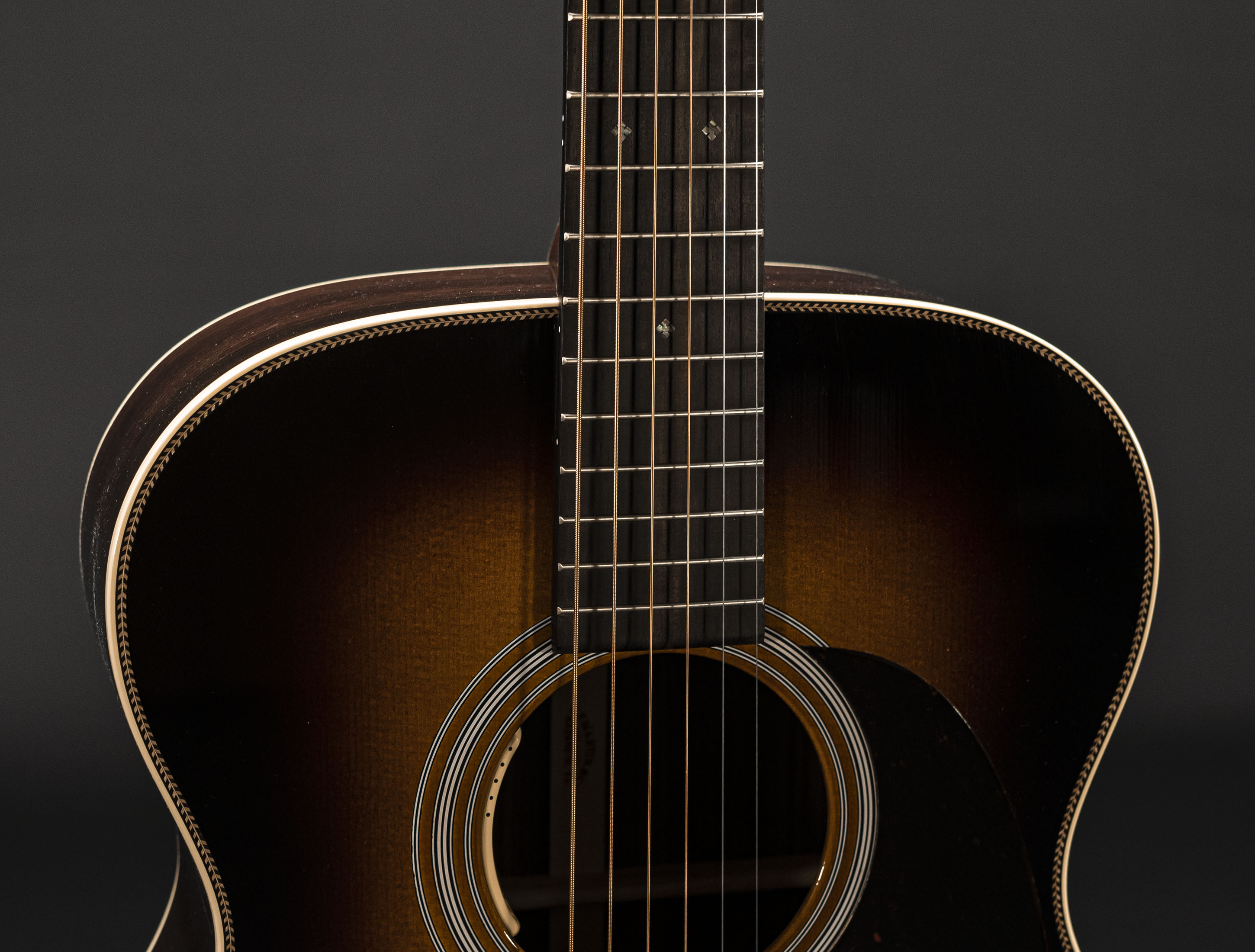 Galerie anzeigen (16 Bilder) a117858-martin-000-28e-lrb-reimagined-sunburst-lr-baggs-anthem