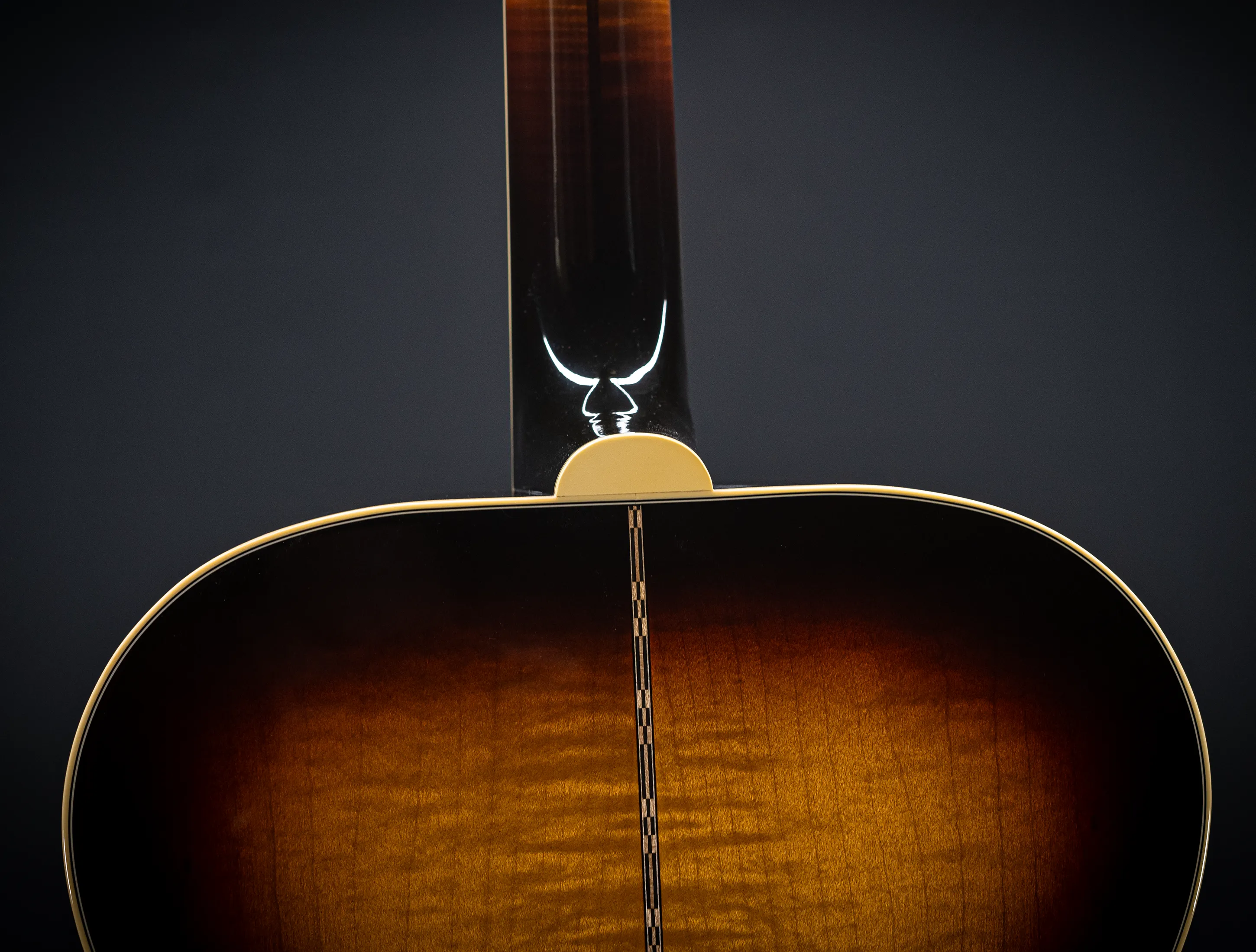 Galerie anzeigen (34 Bilder) a175864-Gibson-SJ-200-EARLY-50`s-Golden-Era-Custom-Shop-Adirondack-Vintage-Sunburst-Musikhaus-Hermann-