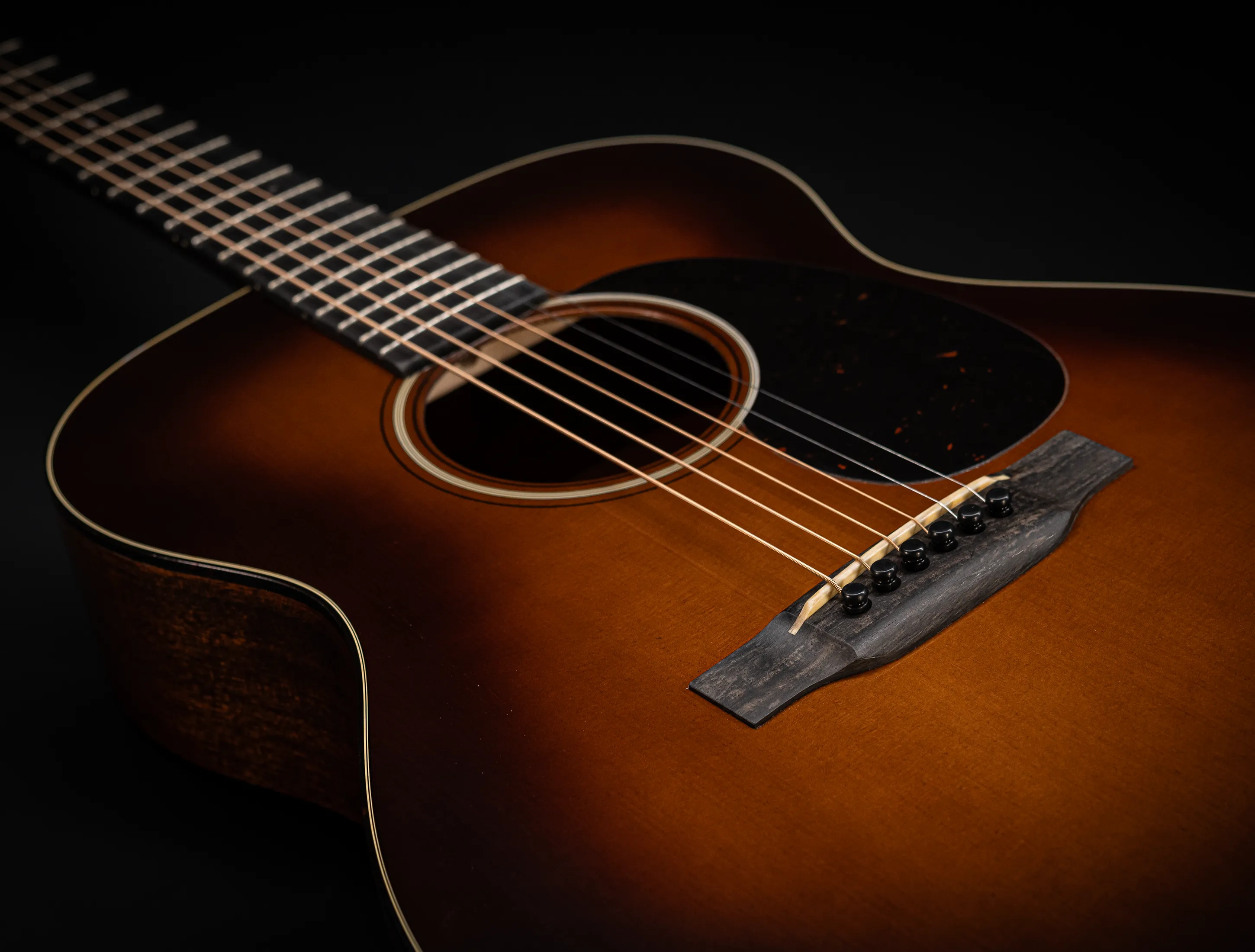 Show gallery (32 images) a156511-Martin Custom Shop 000-18 Authentic 1937 Vintage Low Gloss - Ambertone Burst Stage 1 Aging