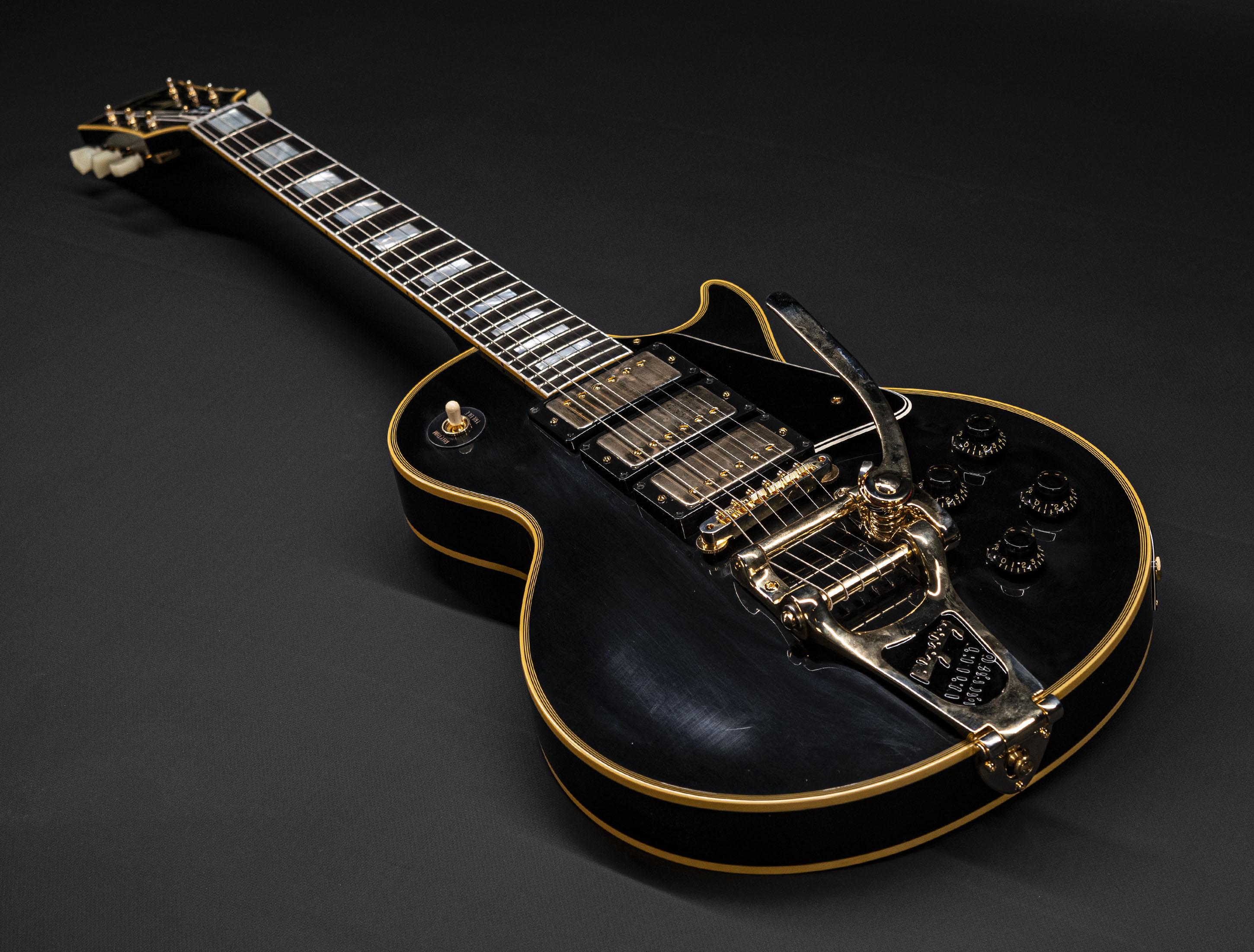 Galerie anzeigen (26 Bilder) a120222 gibson-les-paul-custom-1957-reissue-3-pickup-bigsby-vos-ebony