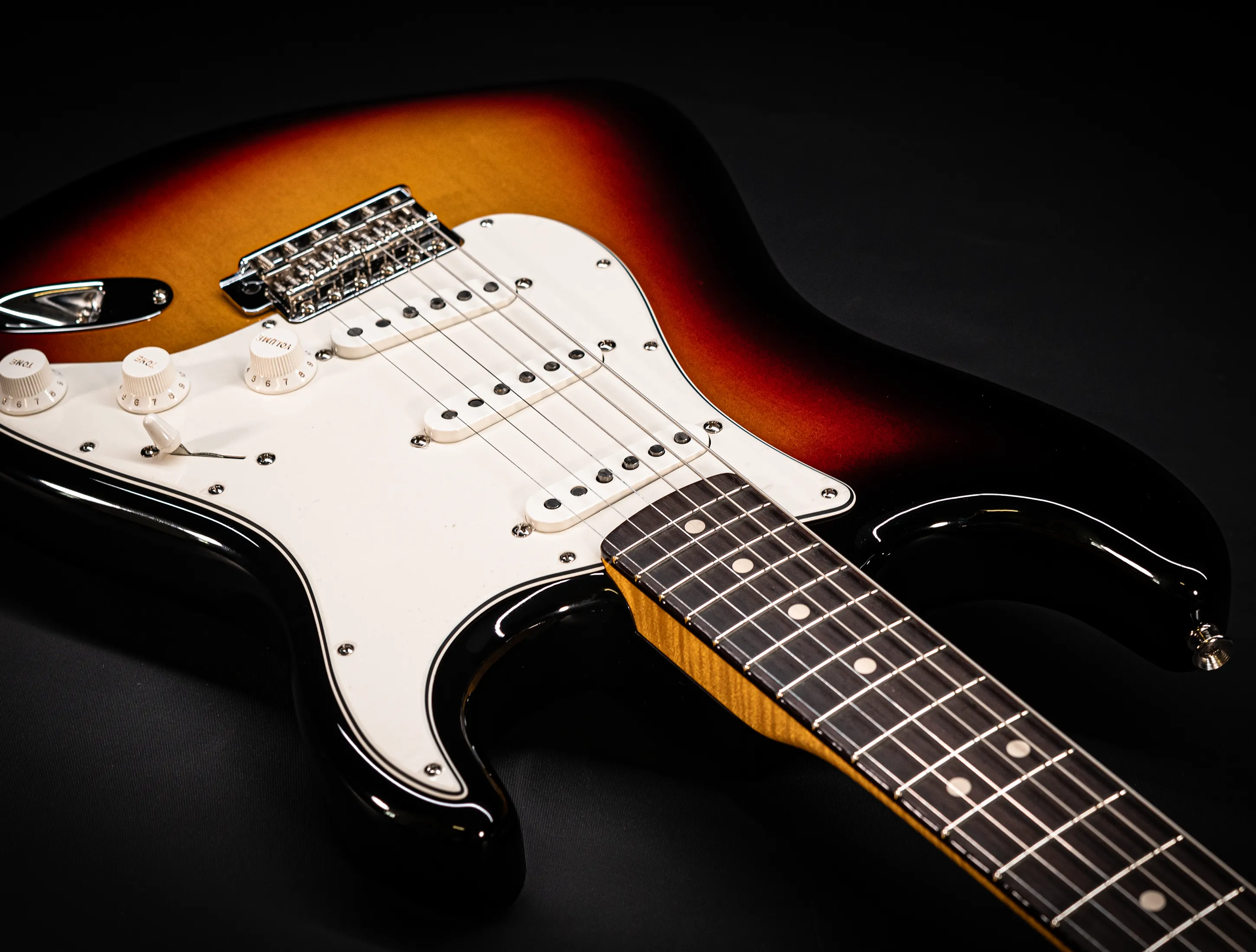 a175610-Fender-MBD-Limited-1963-Stratocaster-Timeless-NOS-flame-Neck-Sunburst-