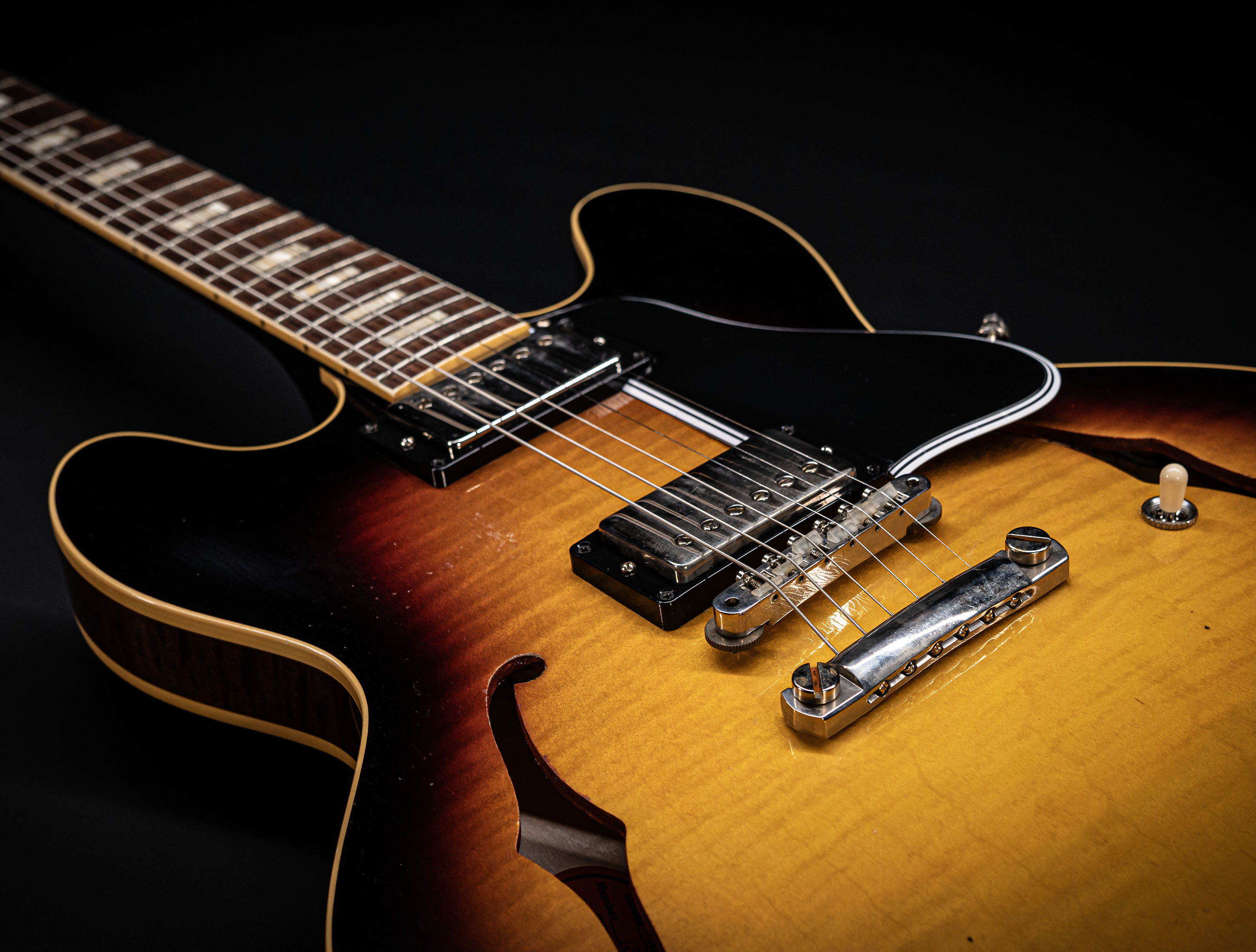 Galerie anzeigen (31 Bilder) a155109 Gibson-ES-335-1964-Custom-Shop-Murphy-Lab-Light-Aged-Figured-Maple-Antique-Vintage-Burst