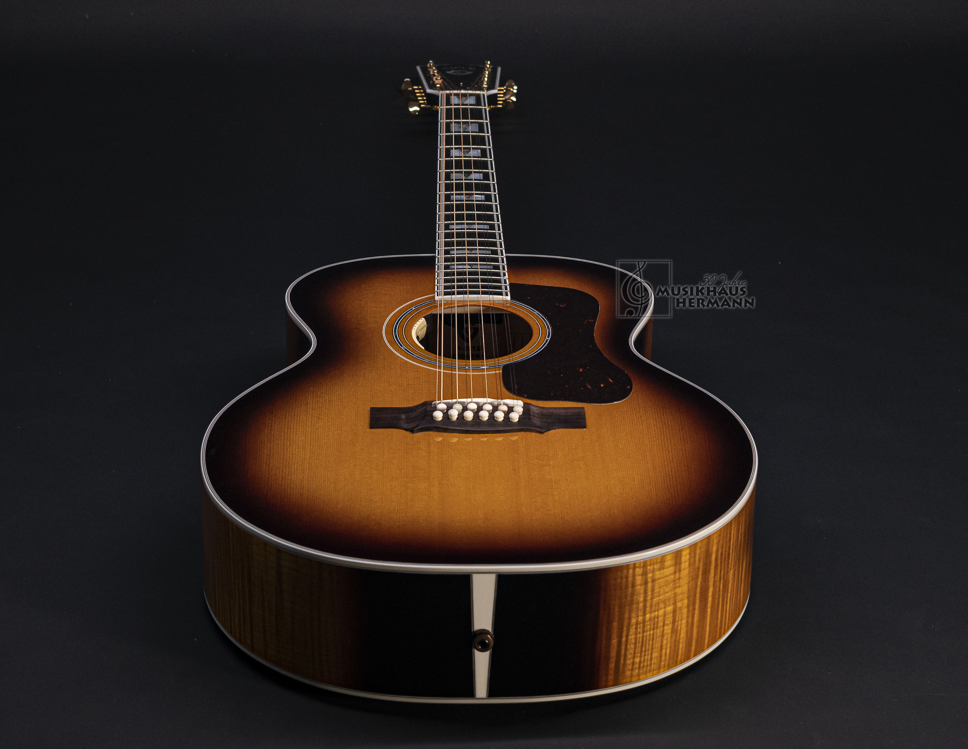 Galerie anzeigen (20 Bilder) a9-1375-guild-f512e-maple-atb
