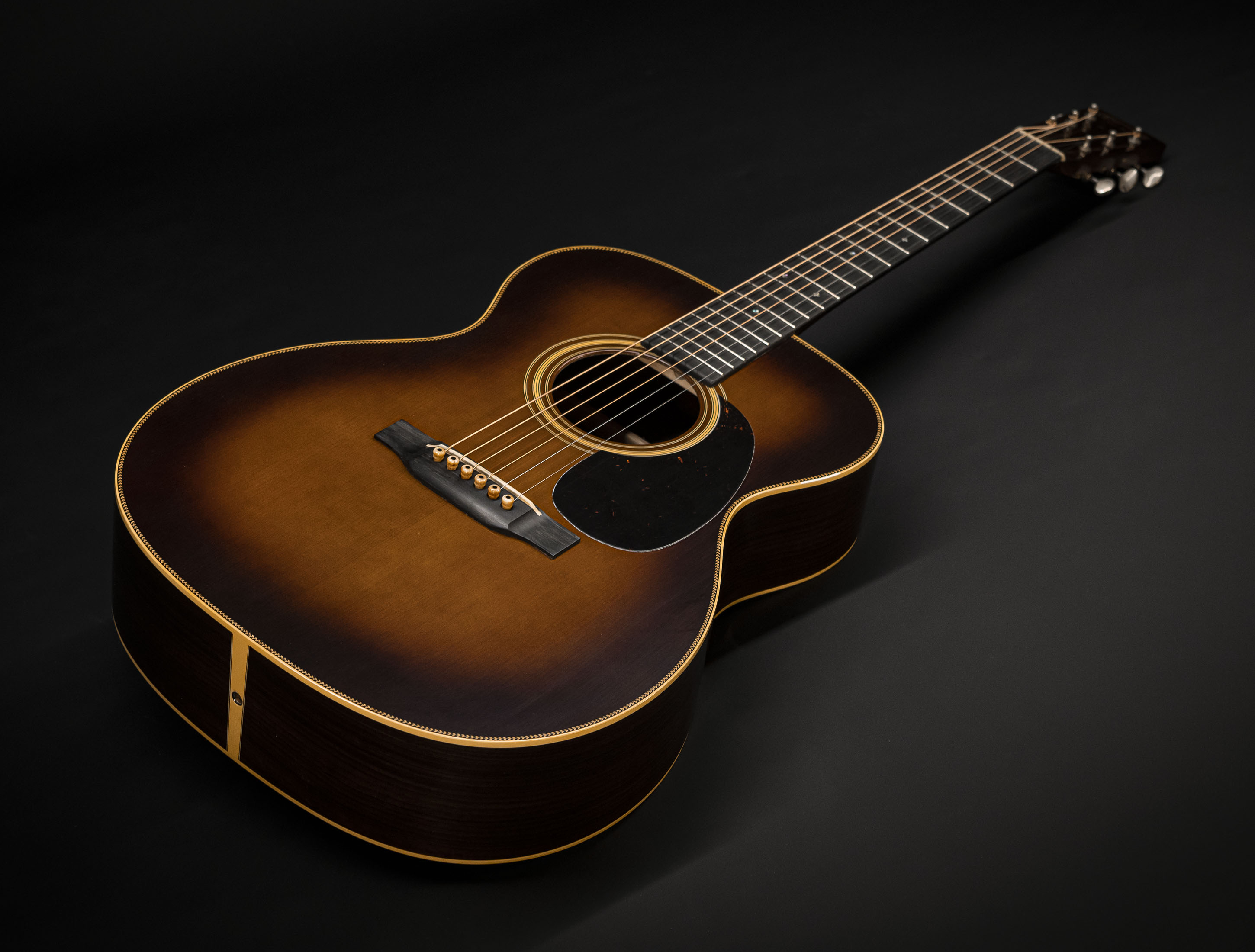 Show gallery (29 images) a137016 martin-custom-shop-000-28-authentic-1937-vintage-low-gloss-ambertone-burst-stage-1-aging