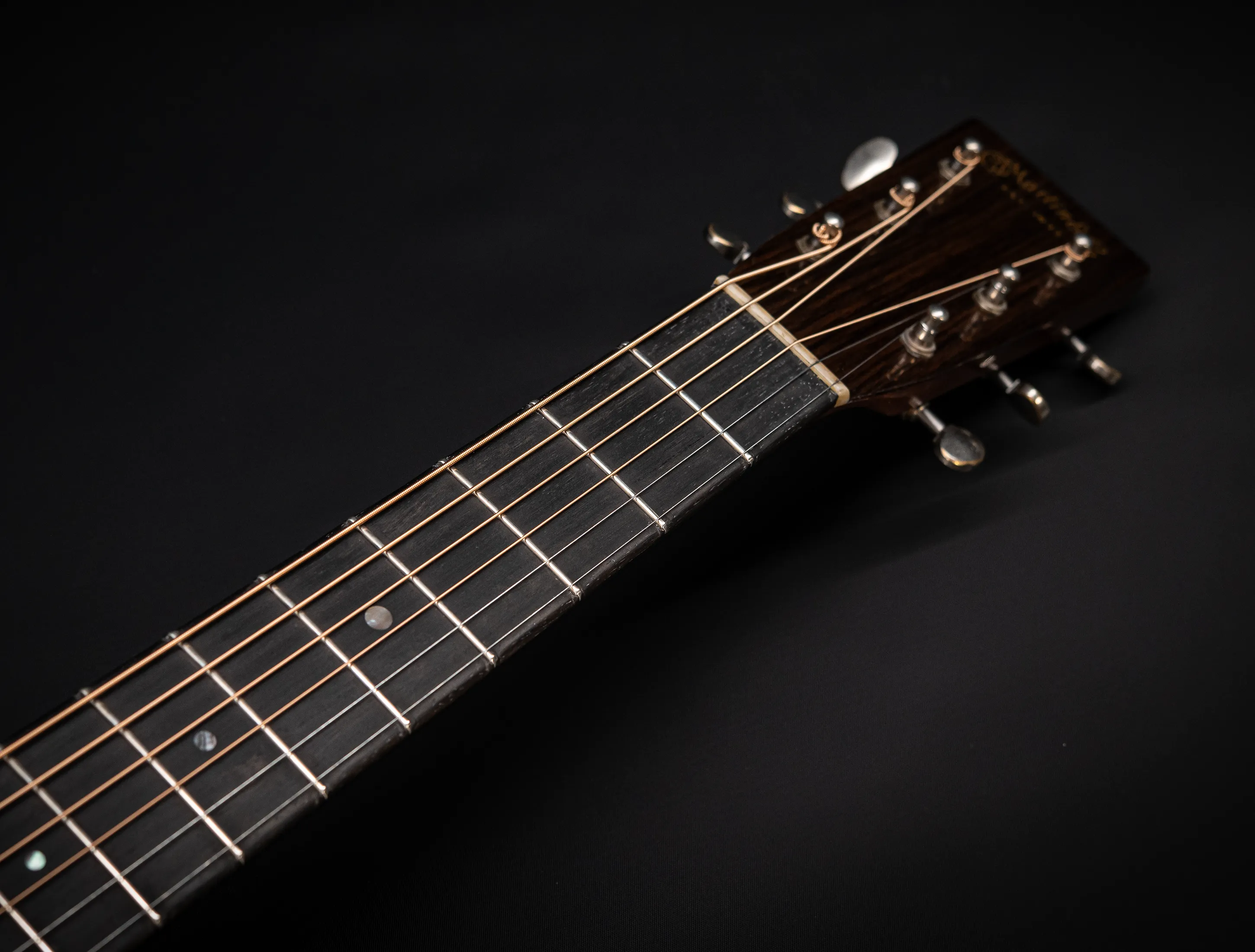 Show gallery (32 images) a156495-Martin Custom Shop 000-18 Authentic 1937 Vintage Low Gloss - Ambertone Burst Stage 1 Aging