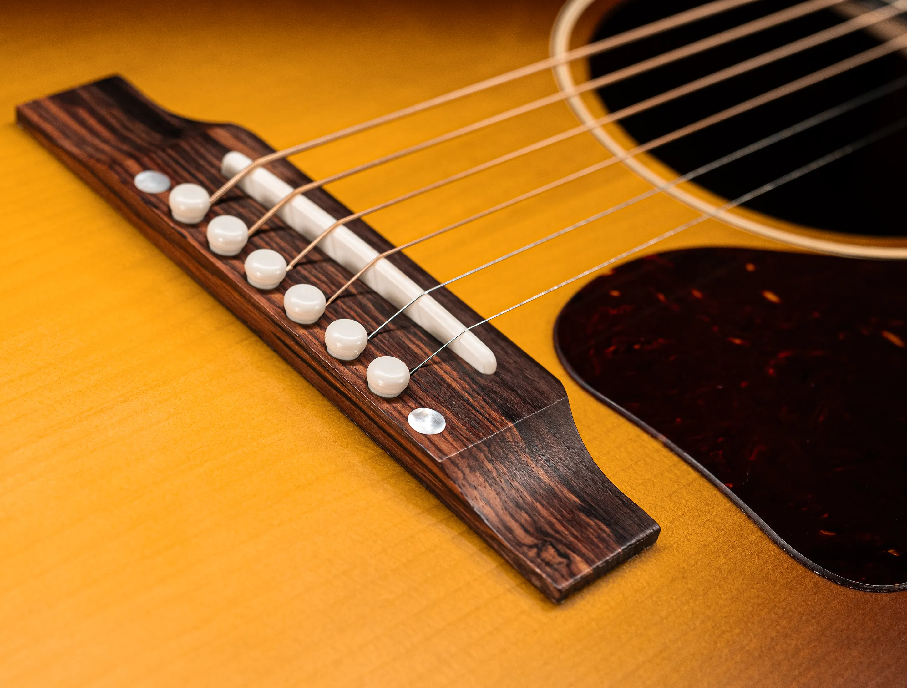 Show gallery (30 images) a175807-Gibson-J-45-Rosewood-EARLY-50s-Golden-Era-Custom-Shop-Adirondack-Vintage-Sunburst-Musikhaus-Hermann-