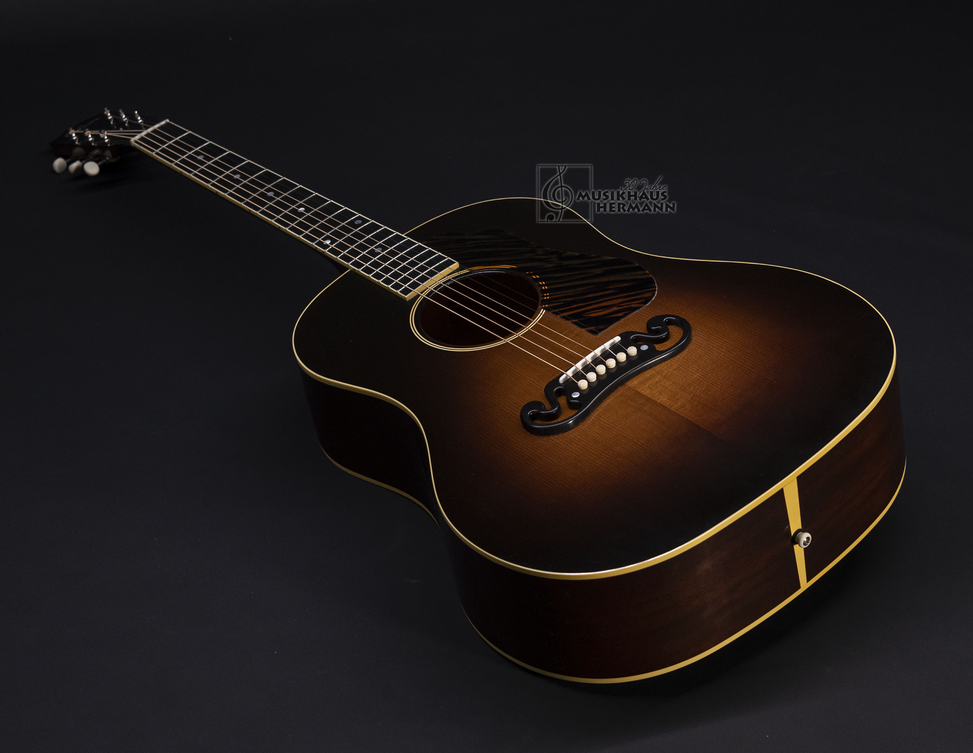Galerie anzeigen (16 Bilder) a8-8198 gibson-1939-j-55-faded-vintage-sunburst