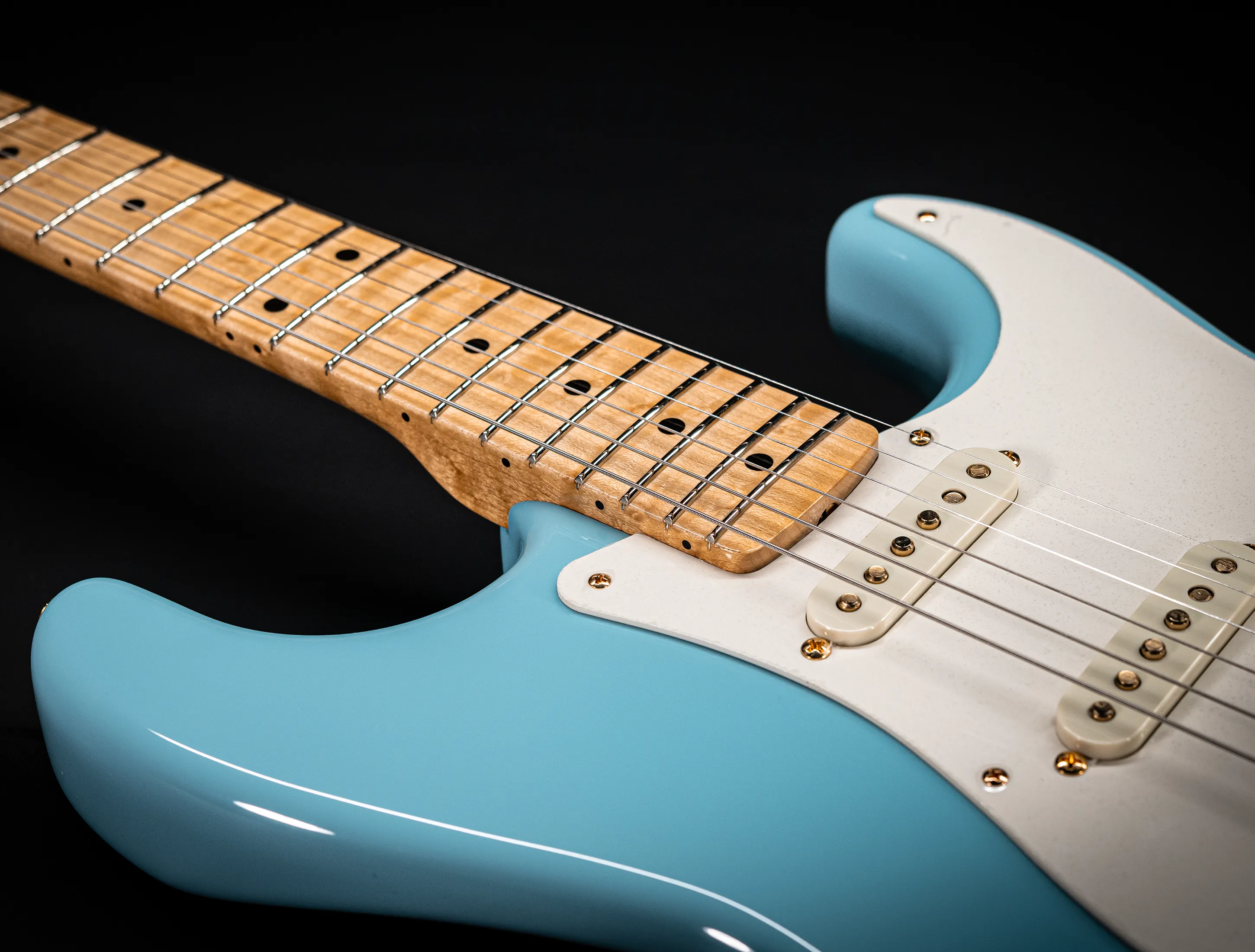 Fender 1959 Limited Stratocaster NOS Birdseye Neck Gold Hardware - Daphne Blue