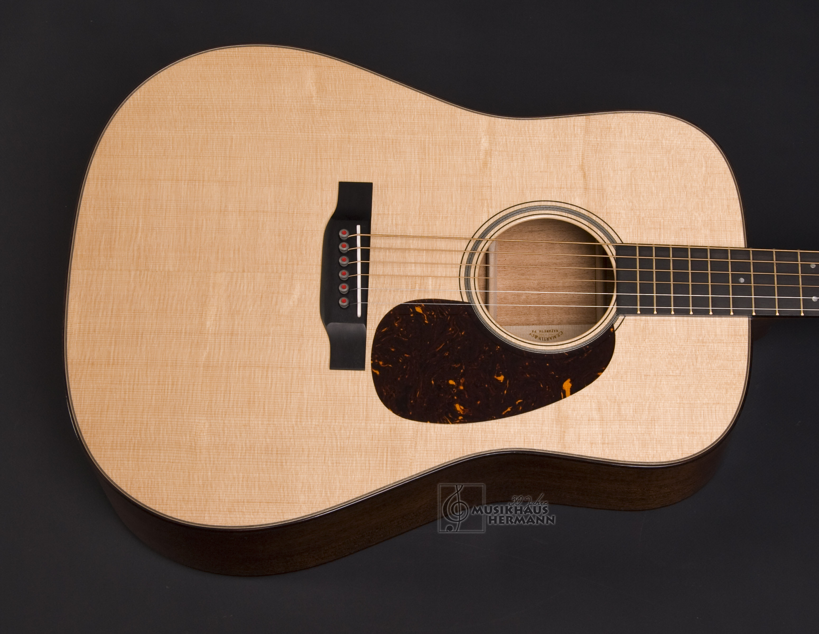 Show gallery (11 images) a7-7916 martin-d-18-modern-deluxe
