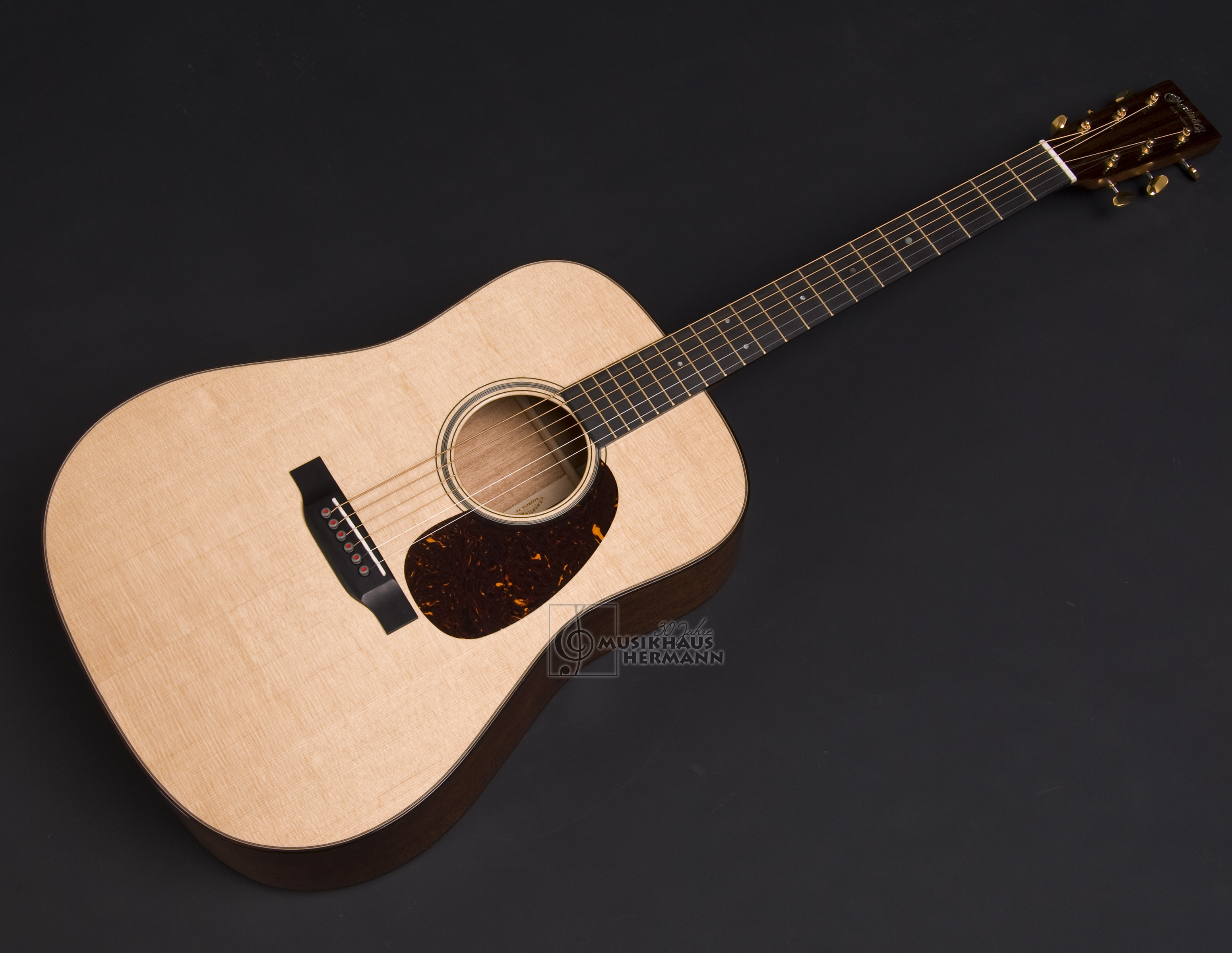 Show gallery (11 images) a7-7915 martin-d-18-modern-deluxe