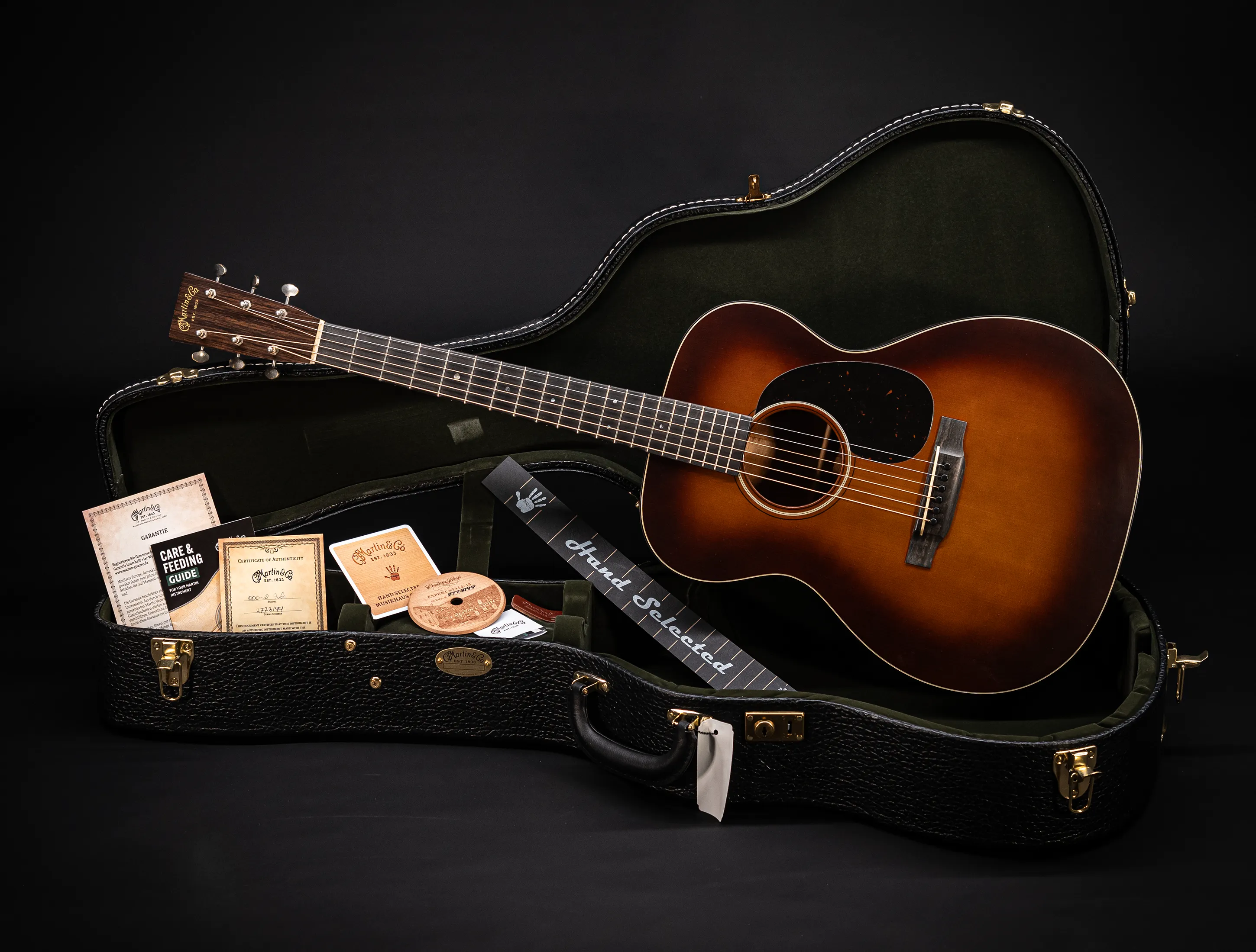 Show gallery (32 images) a156483-Martin Custom Shop 000-18 Authentic 1937 Vintage Low Gloss - Ambertone Burst Stage 1 Aging