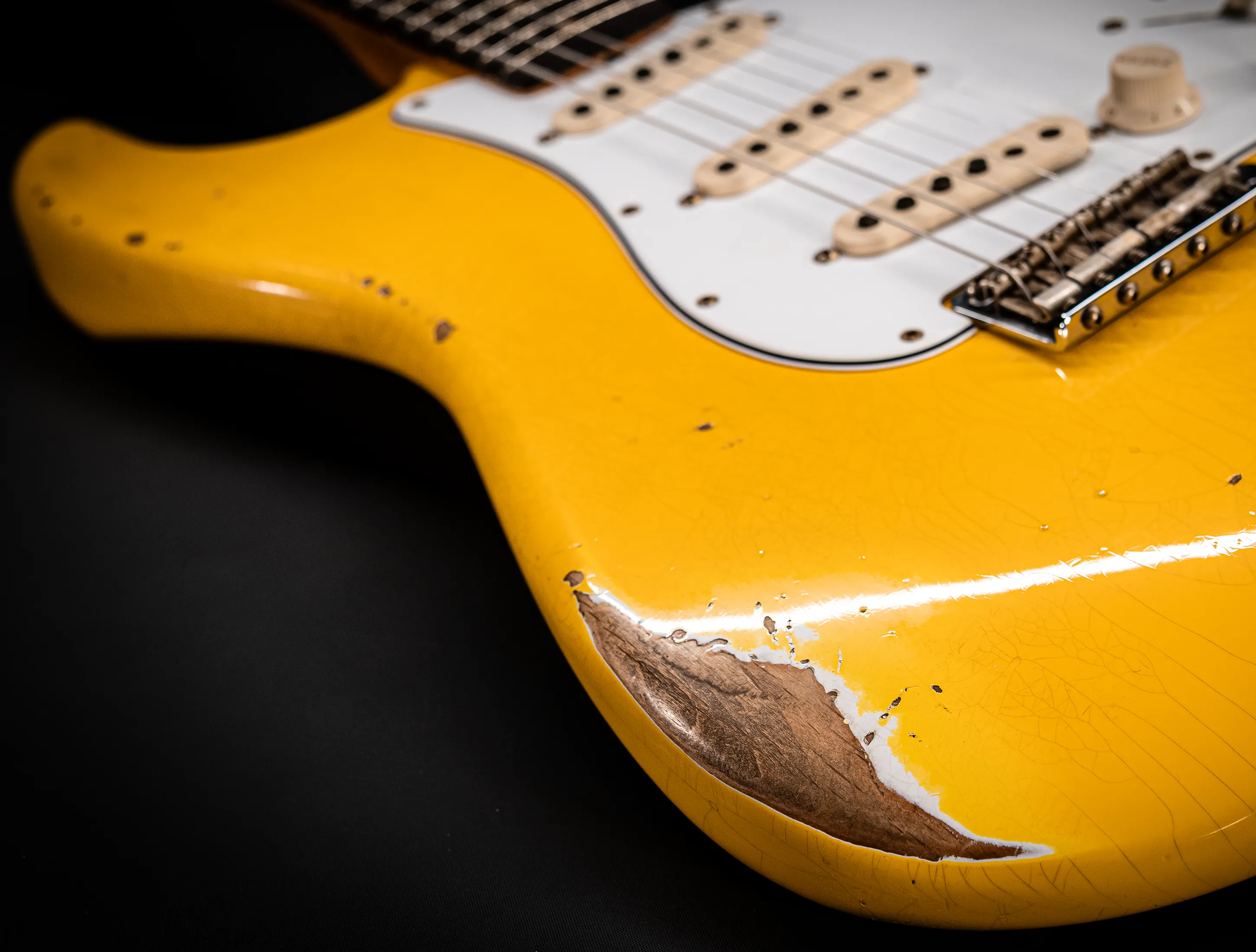 Fender MBD 1963 Stratocaster Between Relic & Heavy Relic - Aged Graffity Yellow