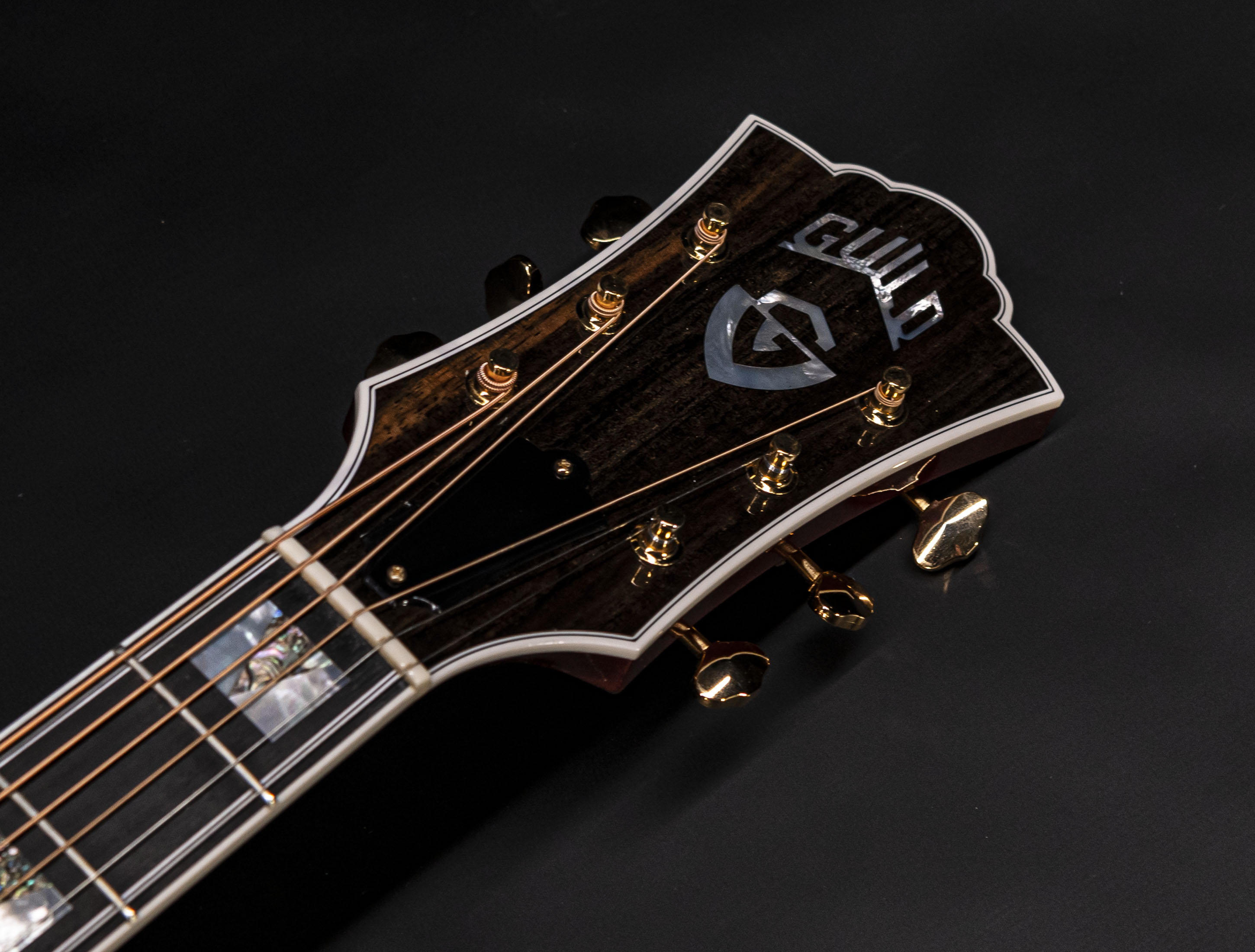 Galerie anzeigen (23 Bilder) a10-5605 Guild-D-55E-ATB-Antique-Sunburst-L-R-Baggs-USA