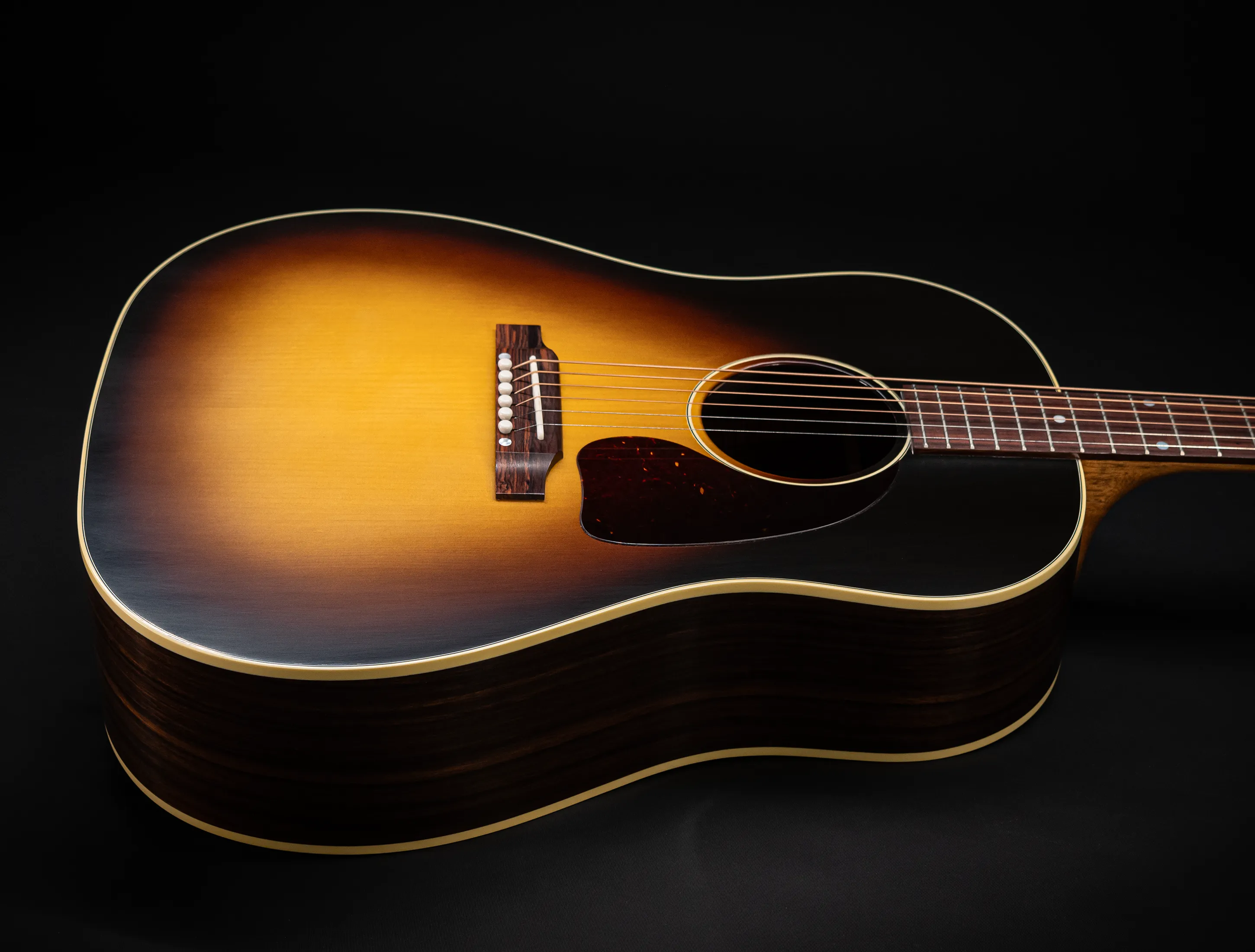 Show gallery (30 images) a175805-Gibson-J-45-Rosewood-EARLY-50s-Golden-Era-Custom-Shop-Adirondack-Vintage-Sunburst-Musikhaus-Hermann-