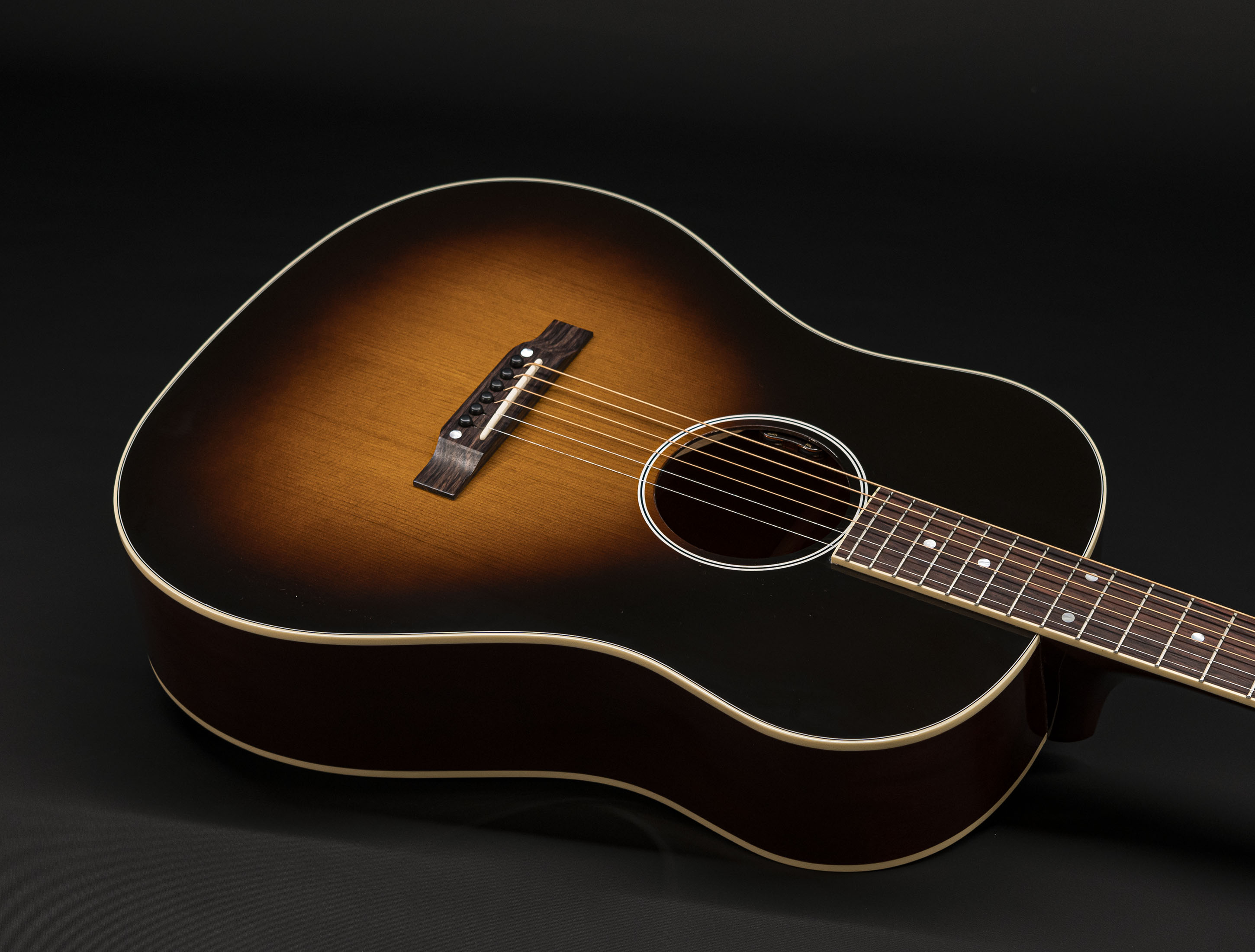 Galerie anzeigen (27 Bilder) a130249-gibson-keb-mo-3-0-j-45-12-fret