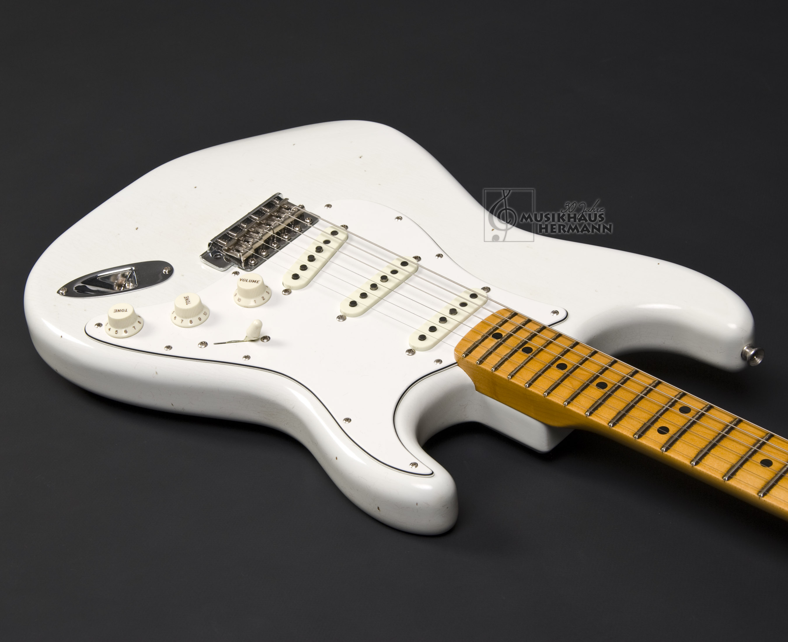 Show gallery (11 images) a6-7788 fender-jimi-hendrix-voodoo-child-stratocaster-olympic-white