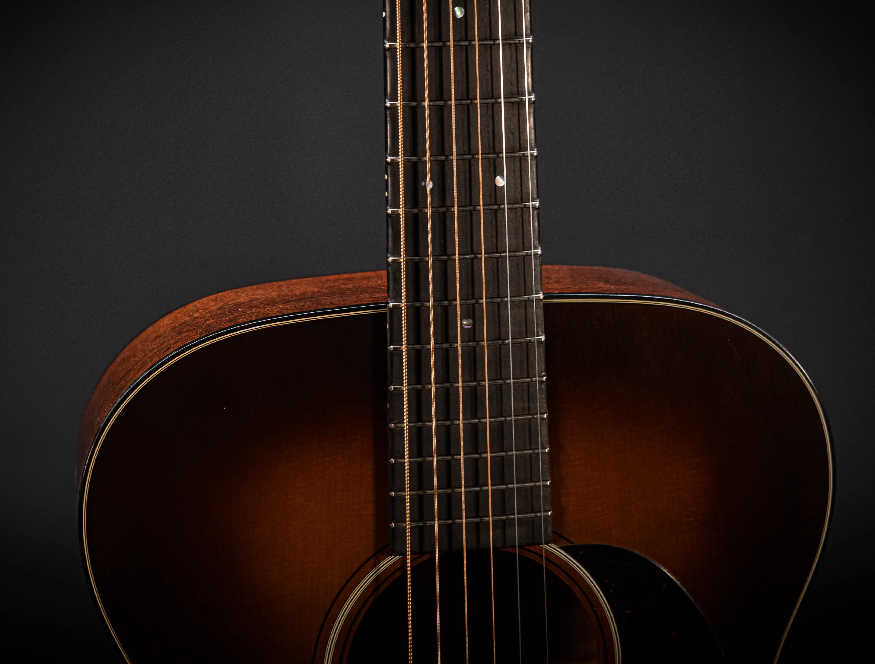 Show gallery (32 images) a156513-Martin Custom Shop 000-18 Authentic 1937 Vintage Low Gloss - Ambertone Burst Stage 1 Aging