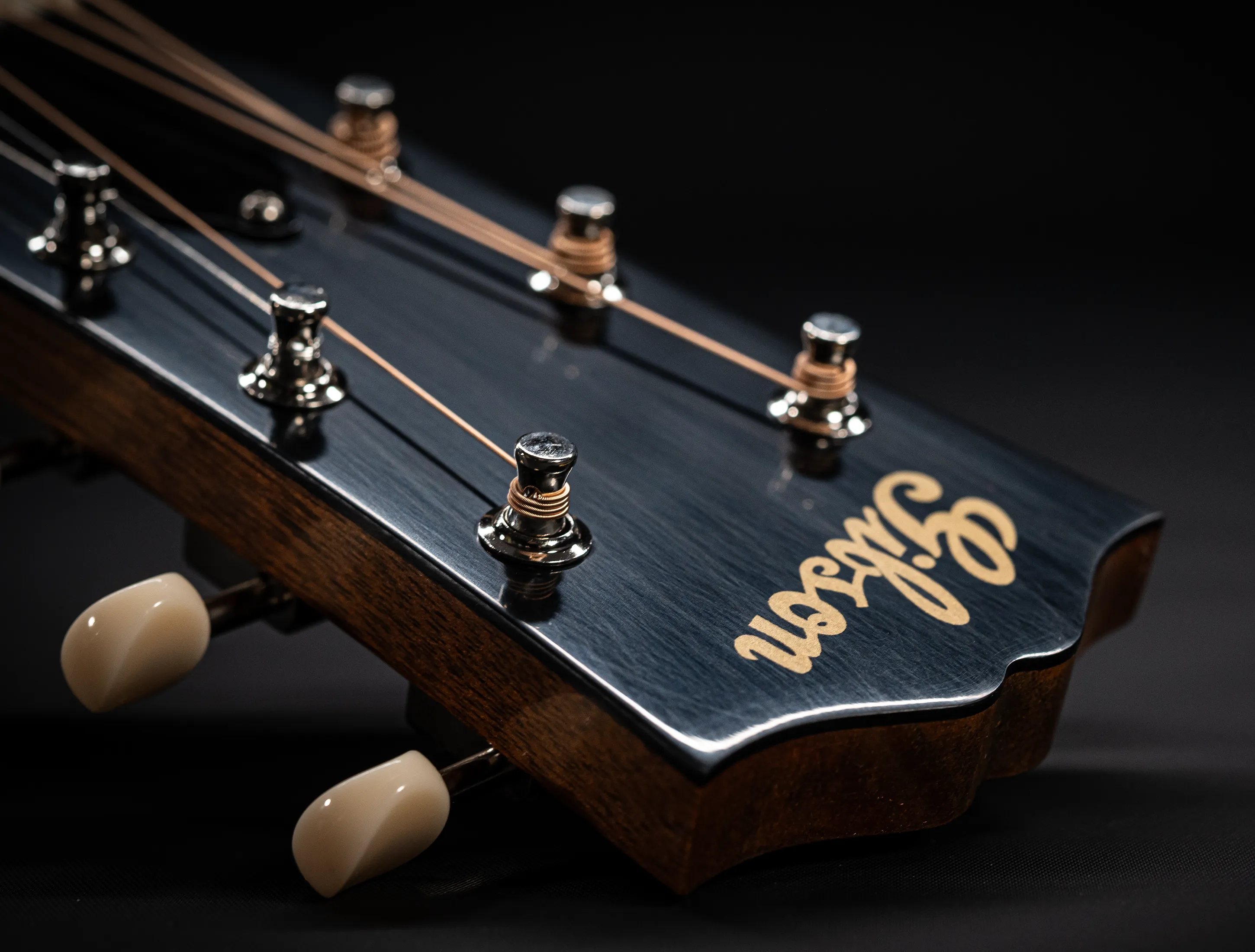 Show gallery (30 images) a175821-Gibson-J-45-Rosewood-EARLY-50s-Golden-Era-Custom-Shop-Adirondack-Vintage-Sunburst-Musikhaus-Hermann-