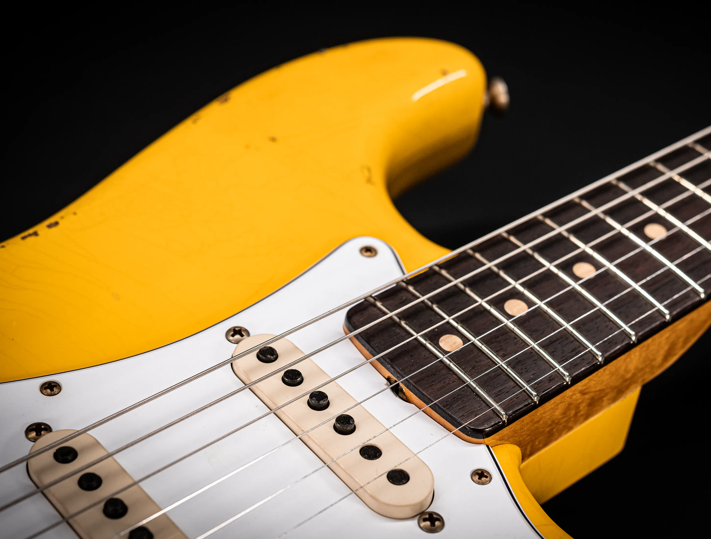 Fender MBD 1963 Stratocaster Between Relic & Heavy Relic - Aged Graffity Yellow