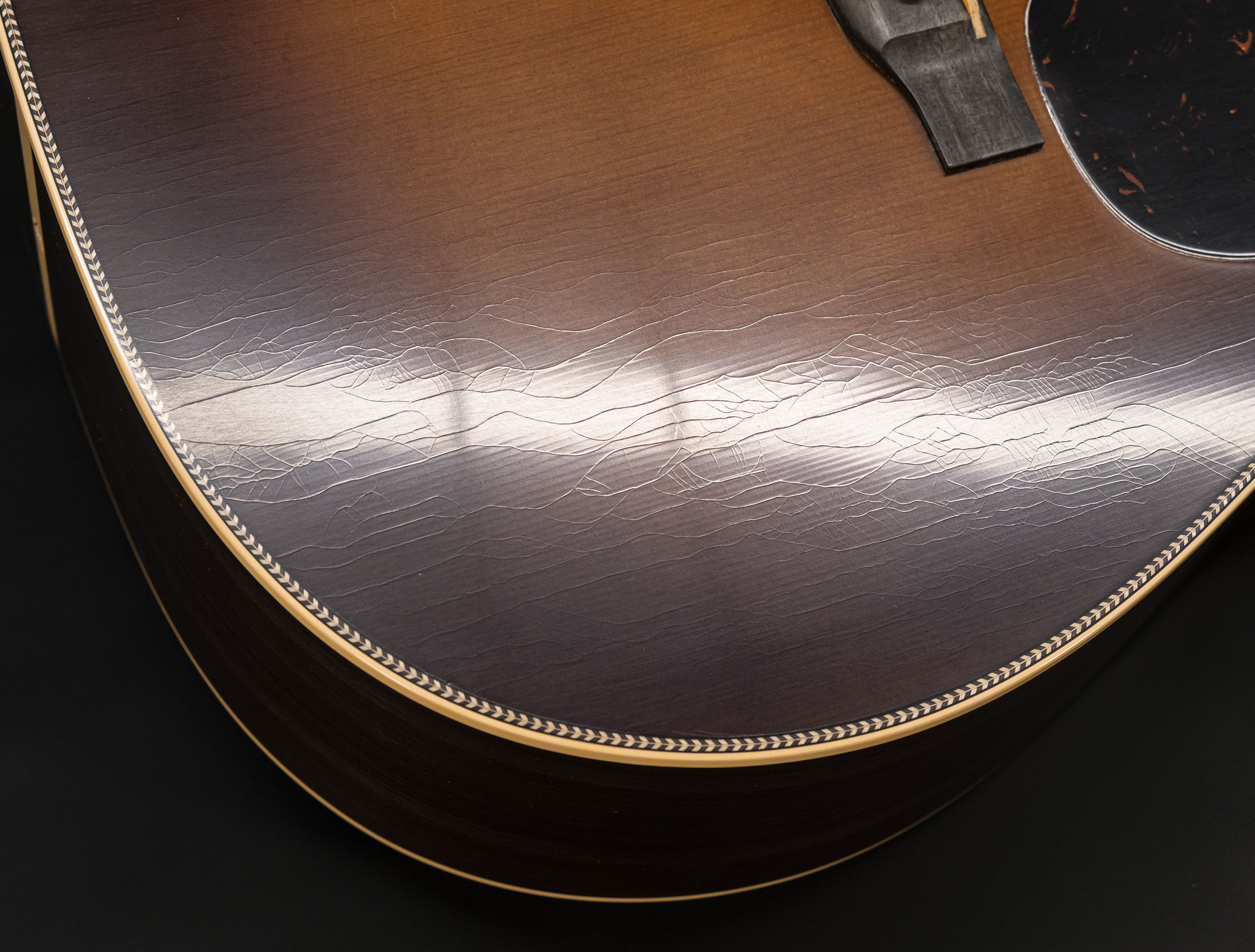 Show gallery (27 images) a134124 martin-custom-shop-d-28-authentic-1937-vintage-low-gloss-ambertone-burst-stage-1-aging