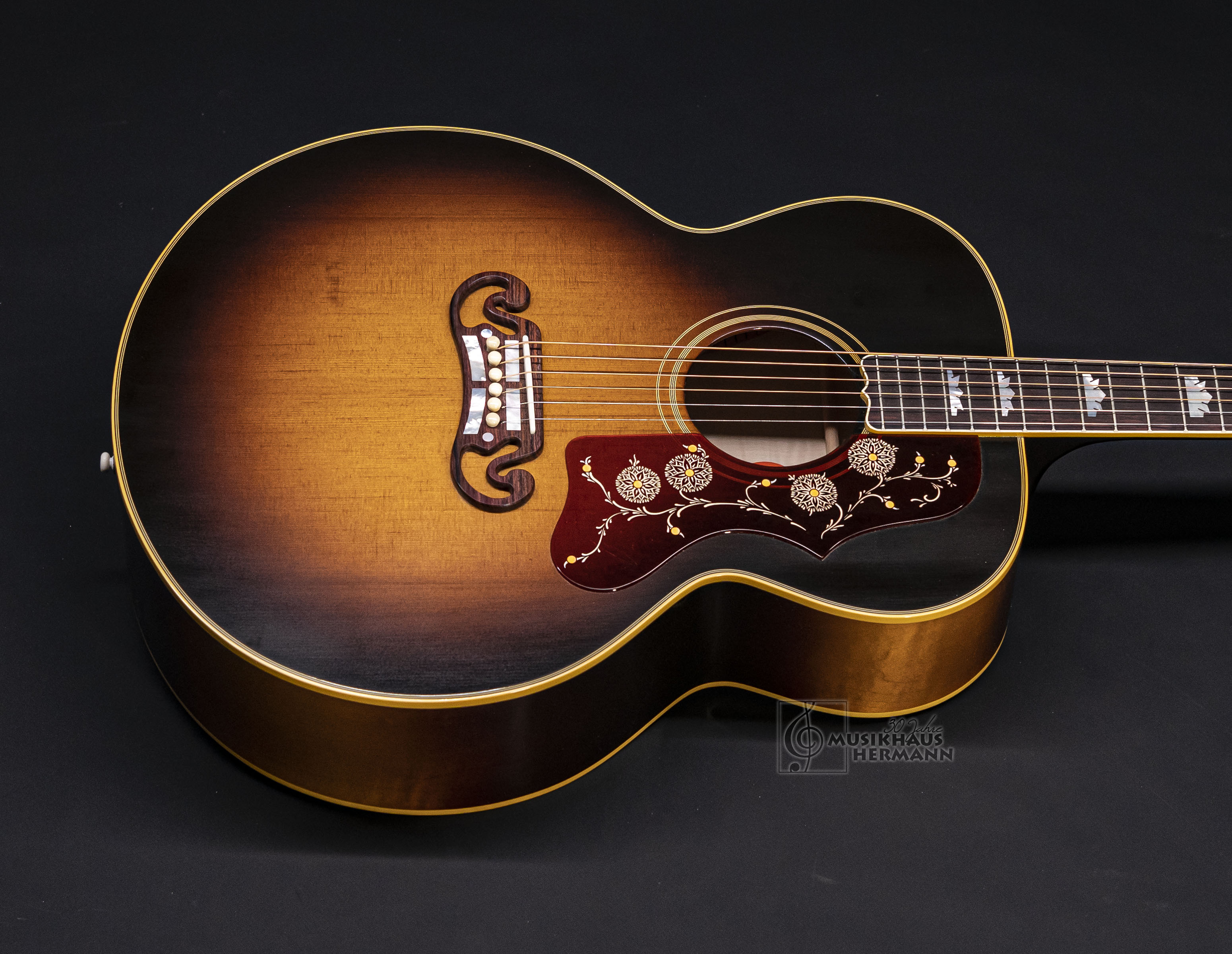 Galerie anzeigen (13 Bilder) a8-7020 gibson-sj-200-1957-vintage-sunburst