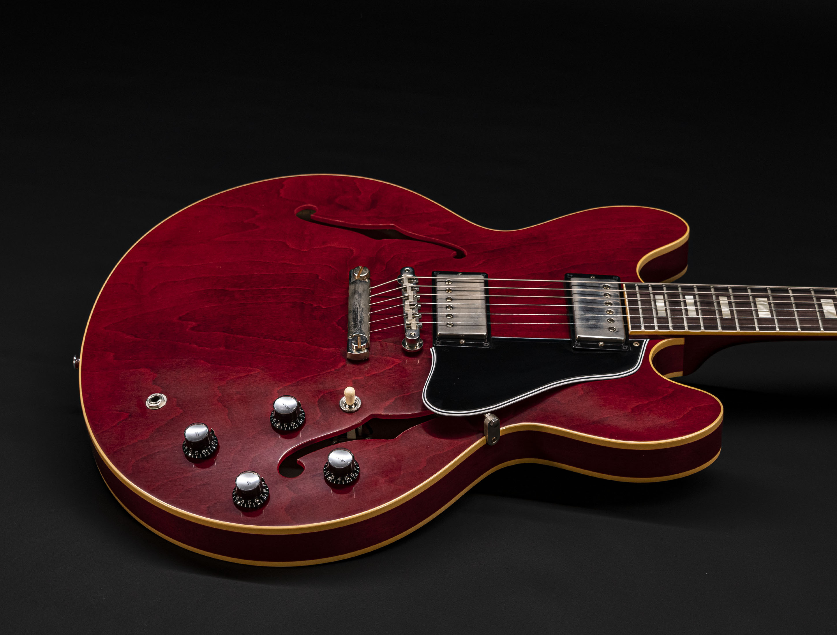 a128313_Gibson-ES-335-1964-Custom-Shop-Historic-Reissue-VOS-Sixties-Cherry a128313 gibson-es-335-1964-custom-shop-historic-reissue-vos-sixties-cherry