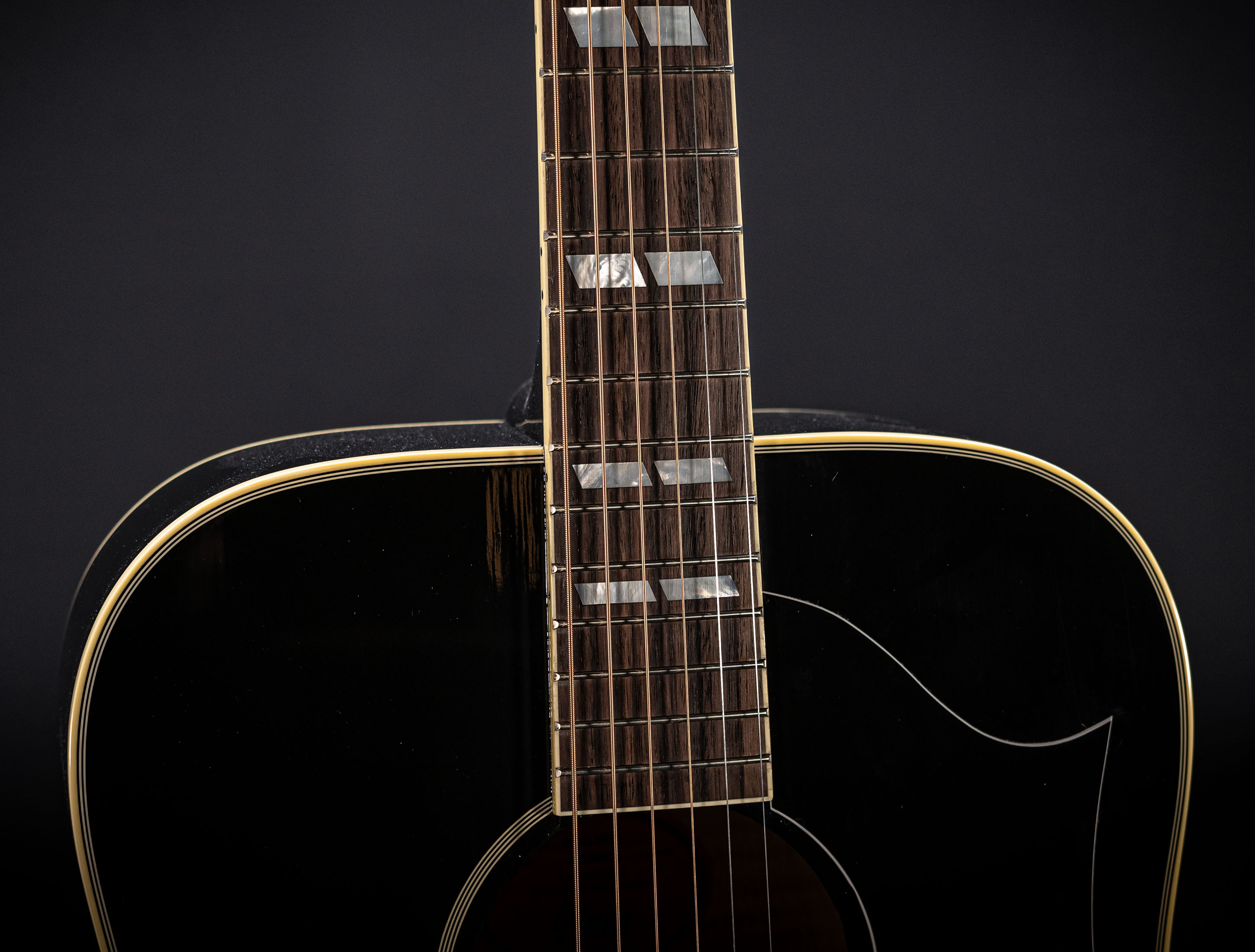 Show gallery (24 images) a155254 Gibson Elvis Presley Dove Signature - A Gift for the King