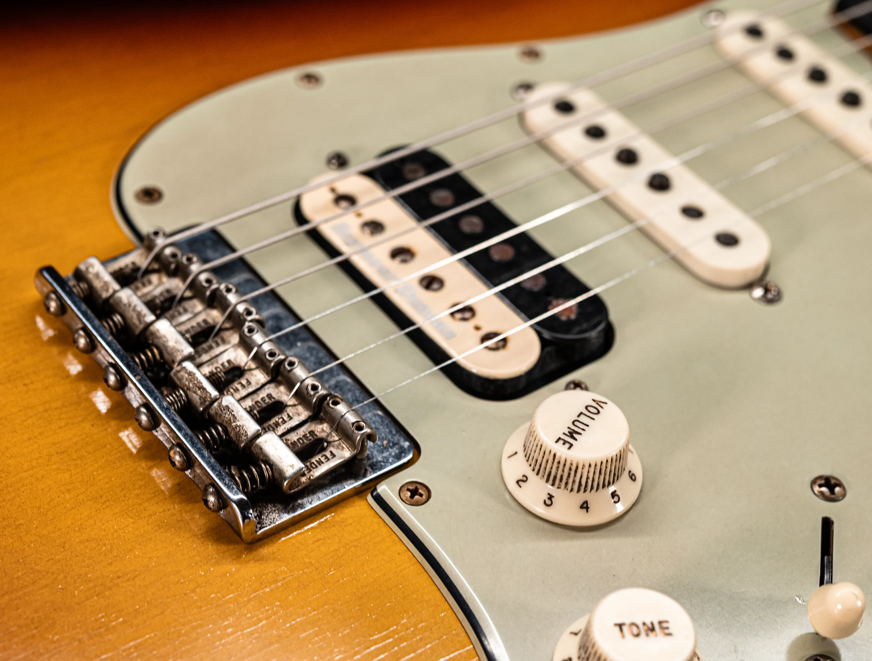 Fender Senior Masterbuilt Todd Krause 1963 Hardtail Humbucker Stratocaster Relic - Sunburst