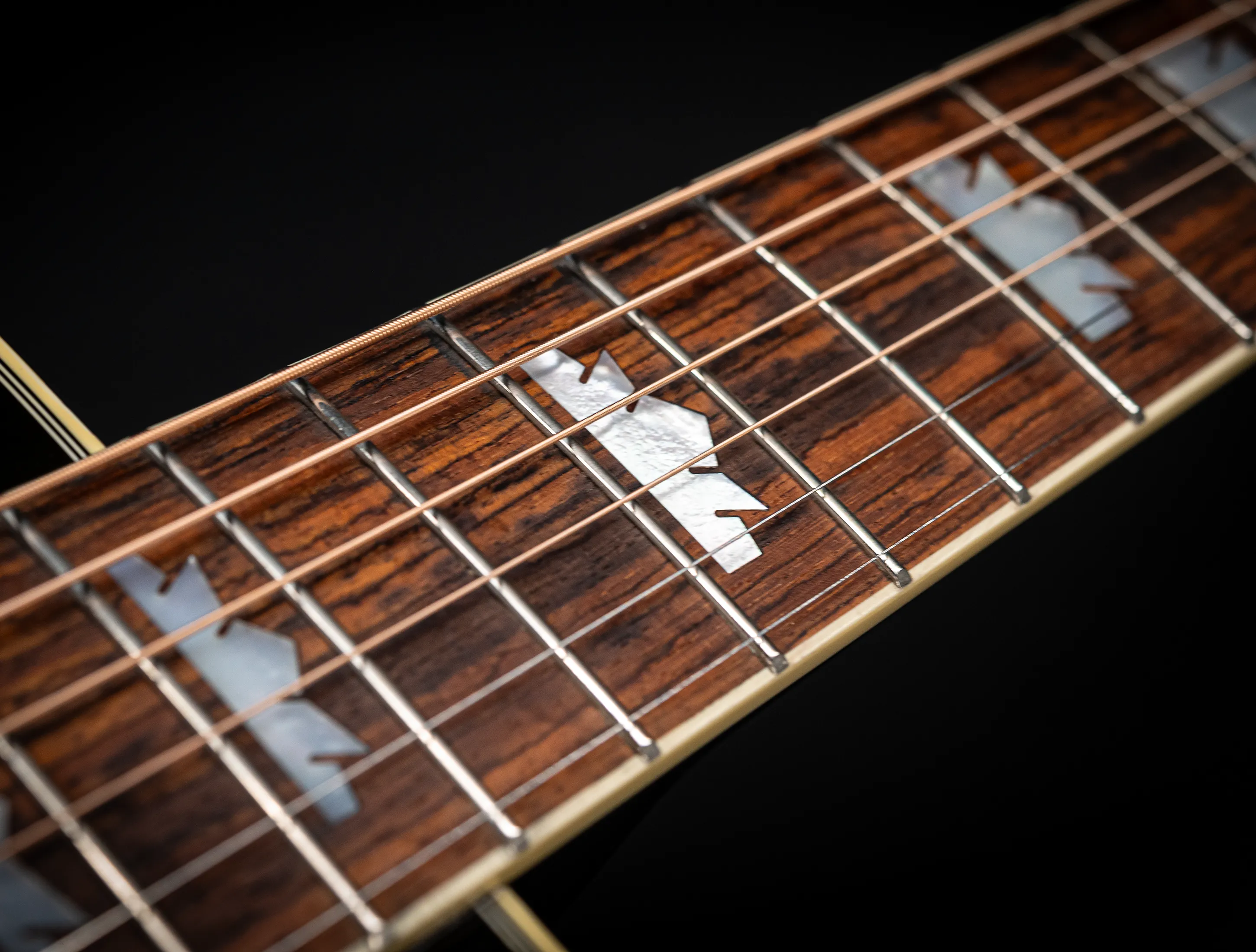 Galerie anzeigen (34 Bilder) a175841-Gibson-SJ-200-EARLY-50`s-Golden-Era-Custom-Shop-Adirondack-Vintage-Sunburst-Musikhaus-Hermann-