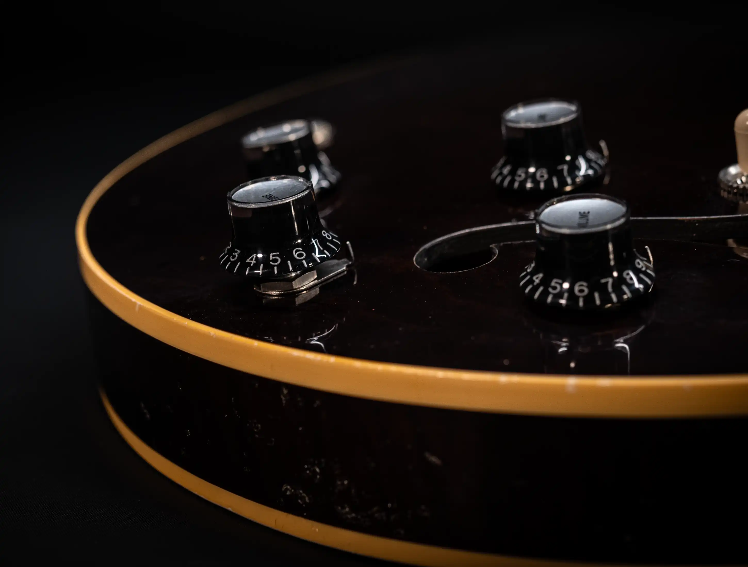 Galerie anzeigen (29 Bilder) a154466 Gibson-ES-335-1964-Custom-Shop-Murphy-Lab-Light-Aged-Figured-Maple-Antique-Walnut-Stain