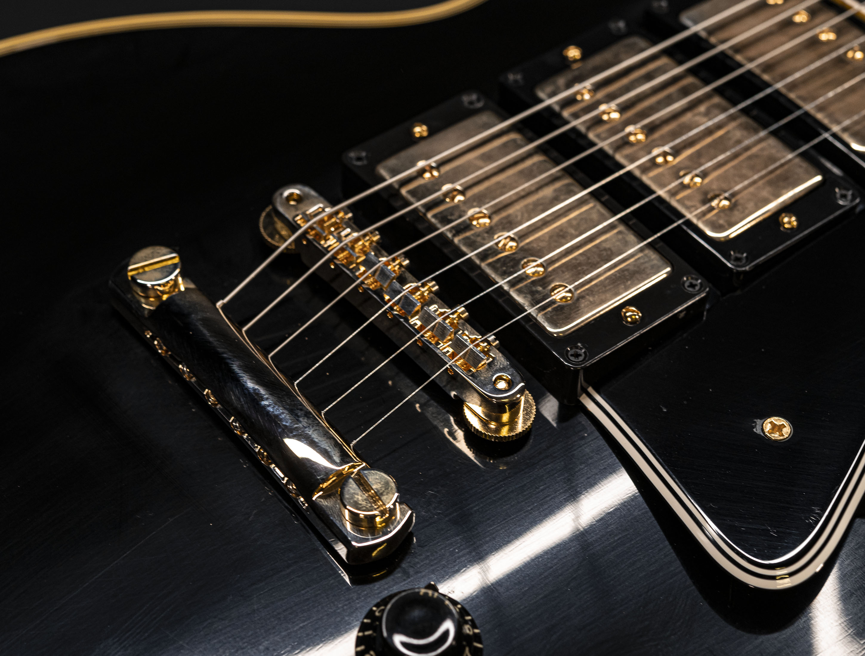 Galerie anzeigen (26 Bilder) a115966-gibson-les-paul-custom-1957-reissue-3-pickup-vos-ebony