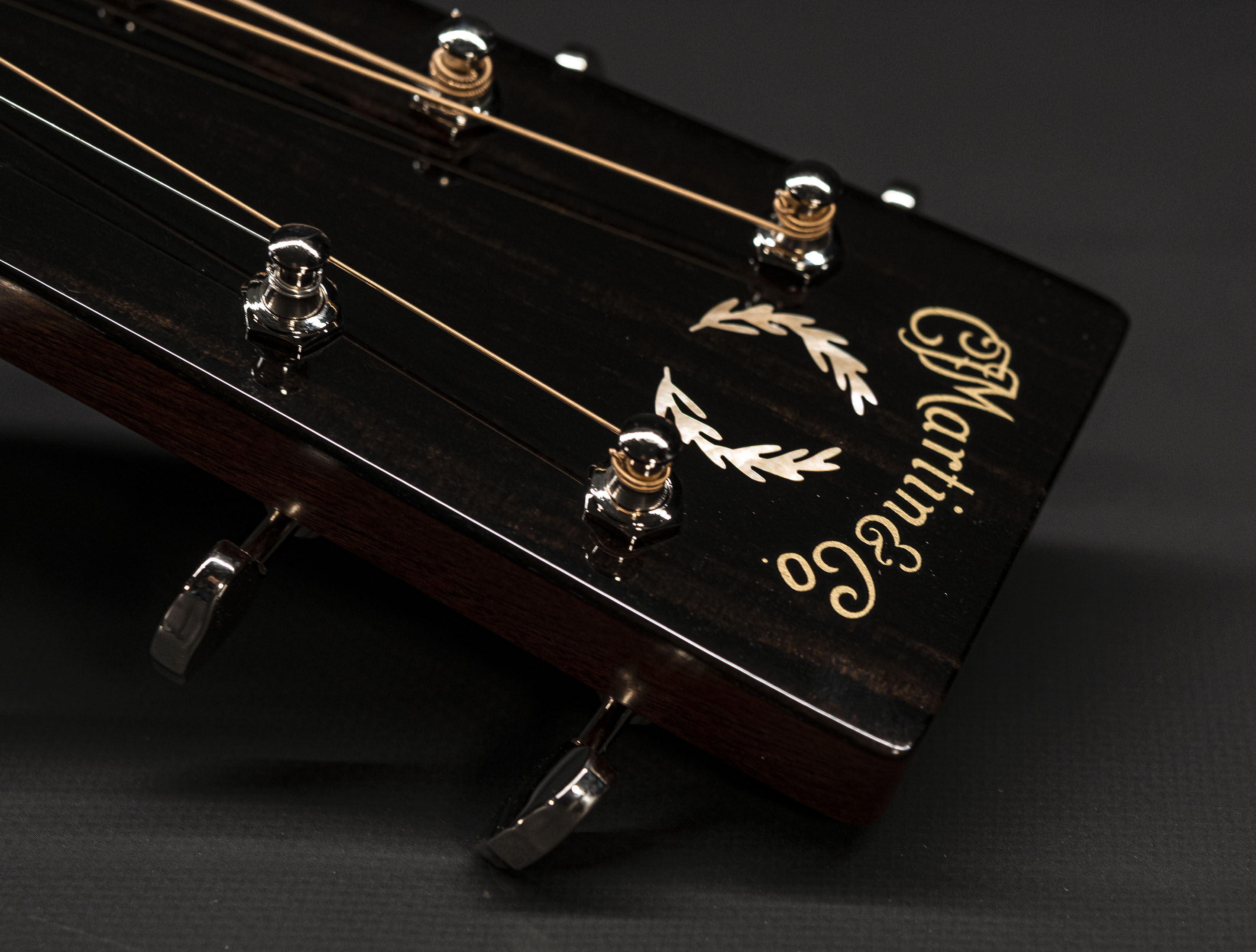 Galerie anzeigen (24 Bilder) a126343 martin-000-28bl-brooke-ligertwood-sunburst